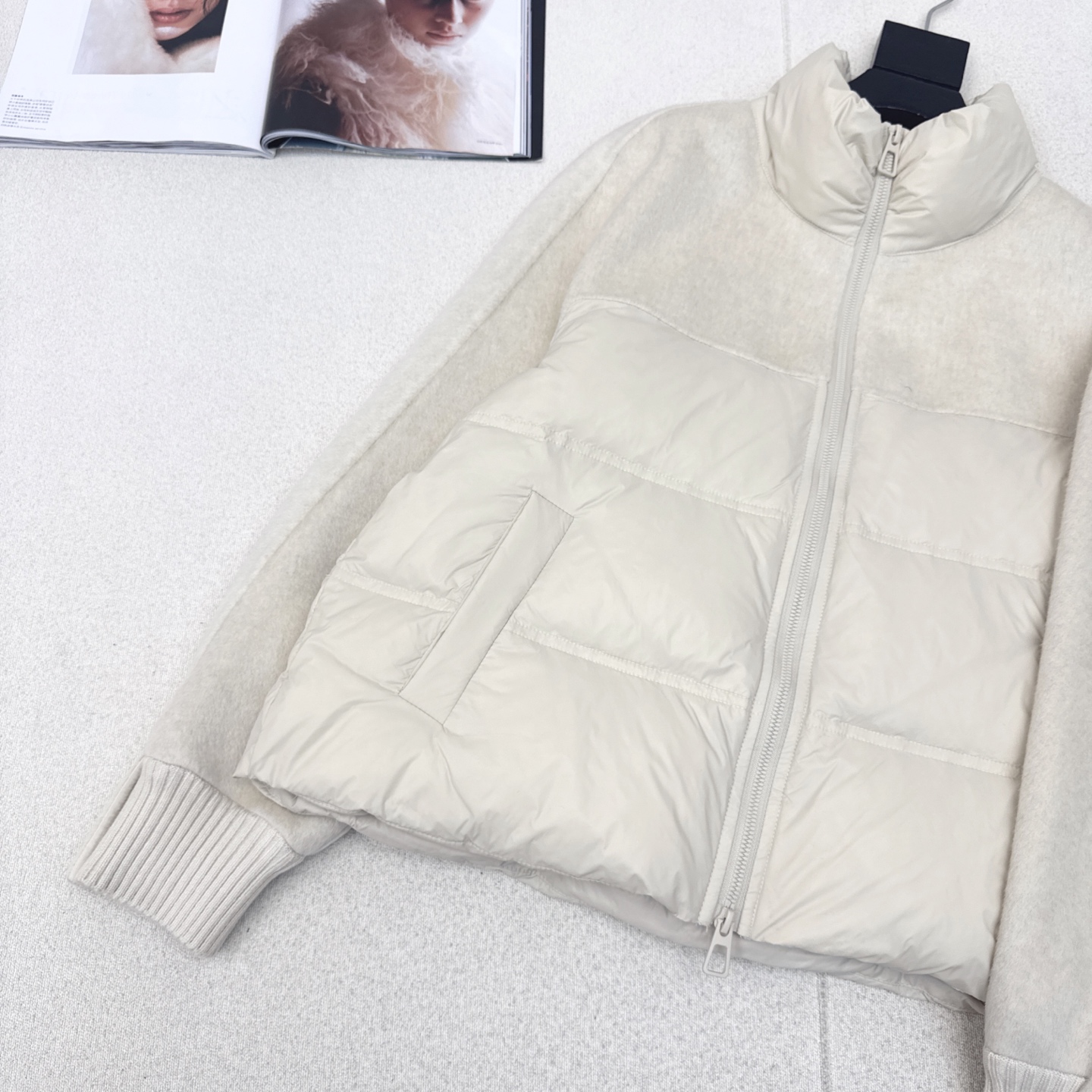 原单品质 Max 25Ss————秋冬最新款拼接羊绒立领短款羽绒服 🖤拼接羊绒袖子设计感很赞～～经典Os