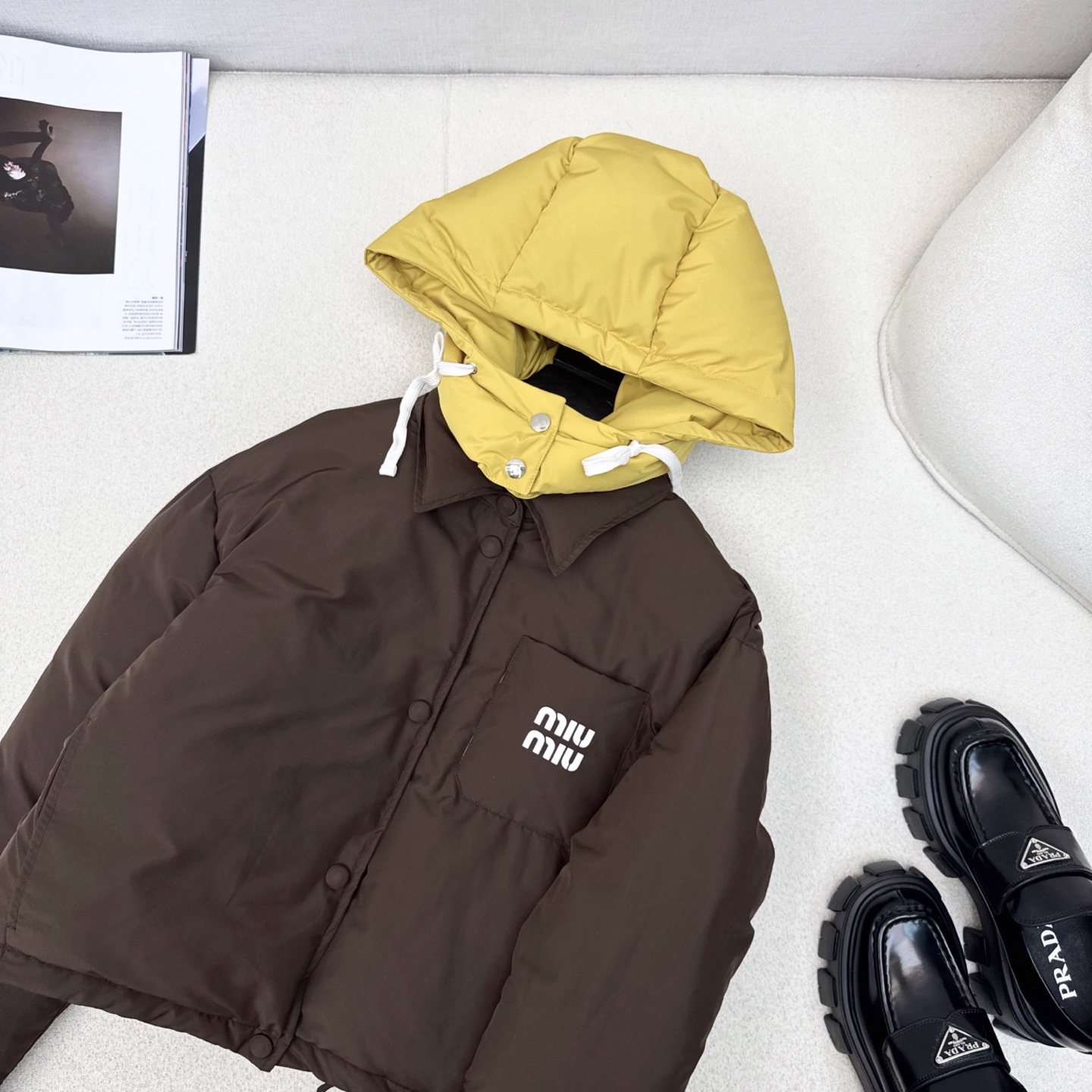 独家款 Miu 25Ss———秋冬最新款撞色连帽面包服羽绒外套🤎 帽子🉑️拆卸～原版开模定制尼龙面料 立
