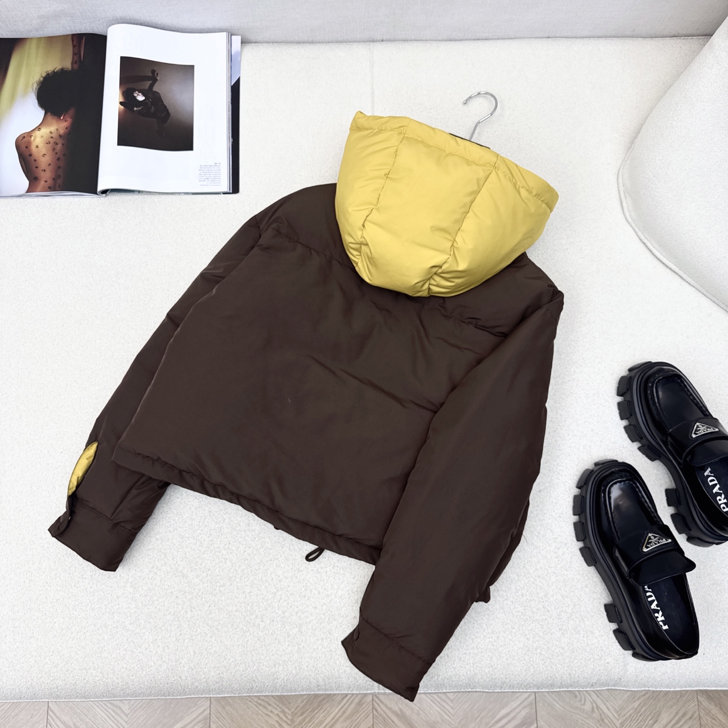 独家款 Miu 25Ss———秋冬最新款撞色连帽面包服羽绒外套🤎 帽子🉑️拆卸～原版开模定制尼龙面料 立