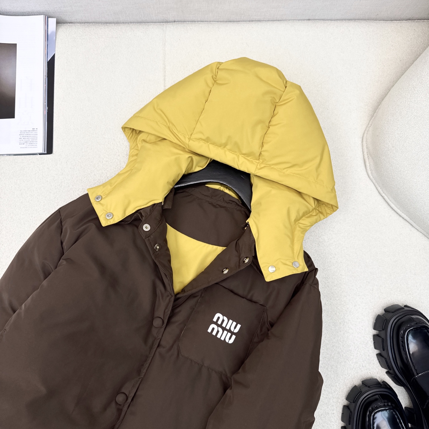 独家款 Miu 25Ss———秋冬最新款撞色连帽面包服羽绒外套🤎 帽子🉑️拆卸～原版开模定制尼龙面料 立