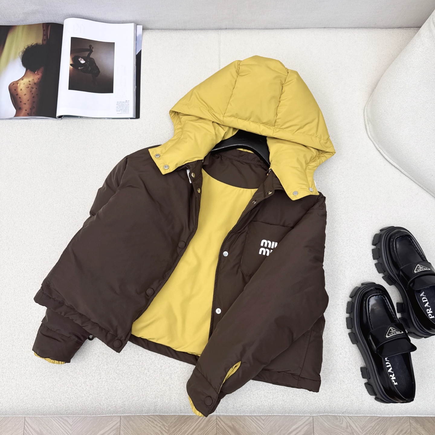 独家款 Miu 25Ss———秋冬最新款撞色连帽面包服羽绒外套🤎 帽子🉑️拆卸～原版开模定制尼龙面料 立