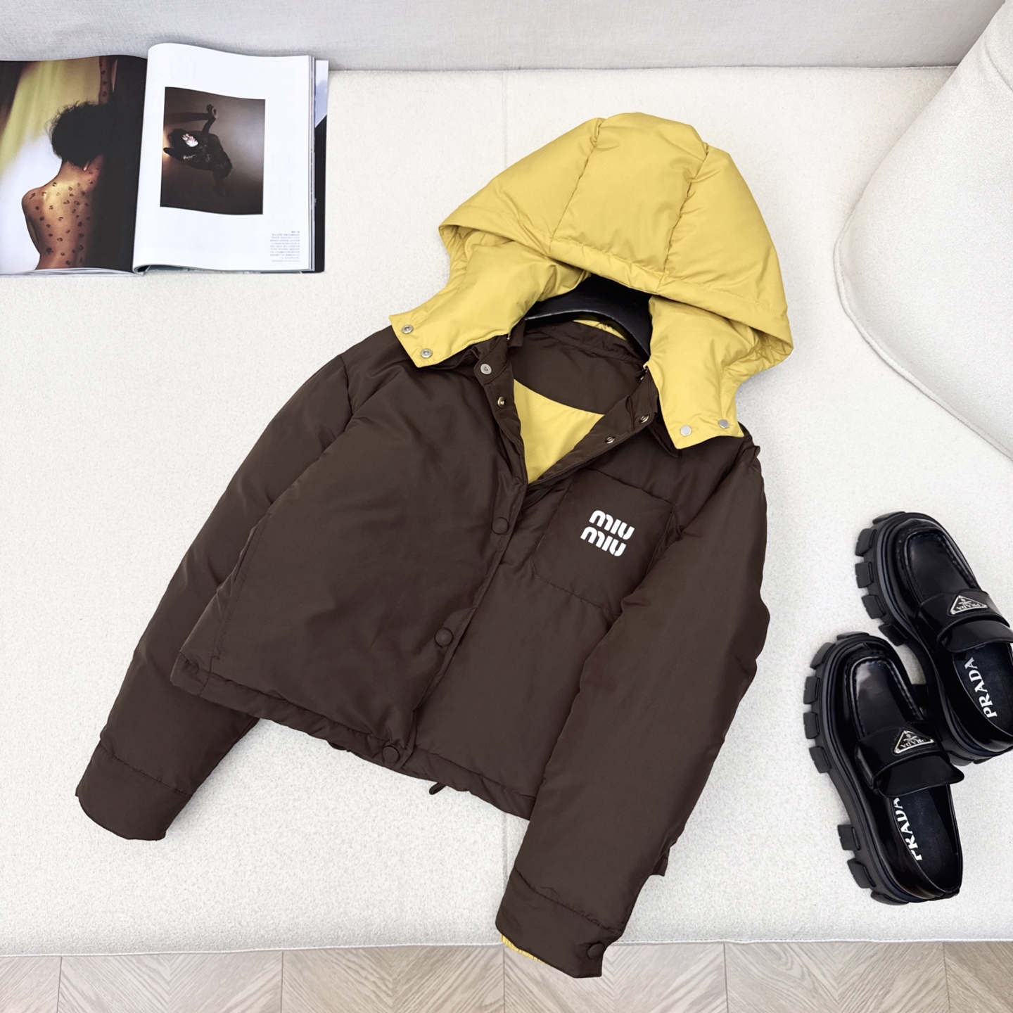 独家款 Miu 25Ss———秋冬最新款撞色连帽面包服羽绒外套🤎 帽子🉑️拆卸～原版开模定制尼龙面料 立