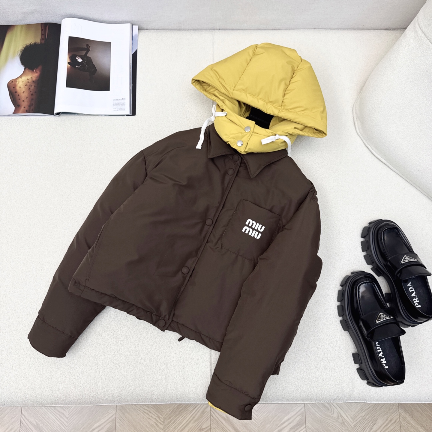 独家款 Miu 25Ss———秋冬最新款撞色连帽面包服羽绒外套🤎 帽子🉑️拆卸～原版开模定制尼龙面料 立