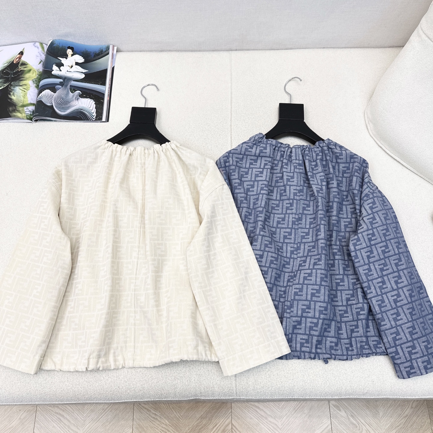 爆单款推荐 FD 26Ss————早秋最新款经典老花FF字母印花斗篷外套🩵轻薄棉混纺面料 柔软舒适 领圈