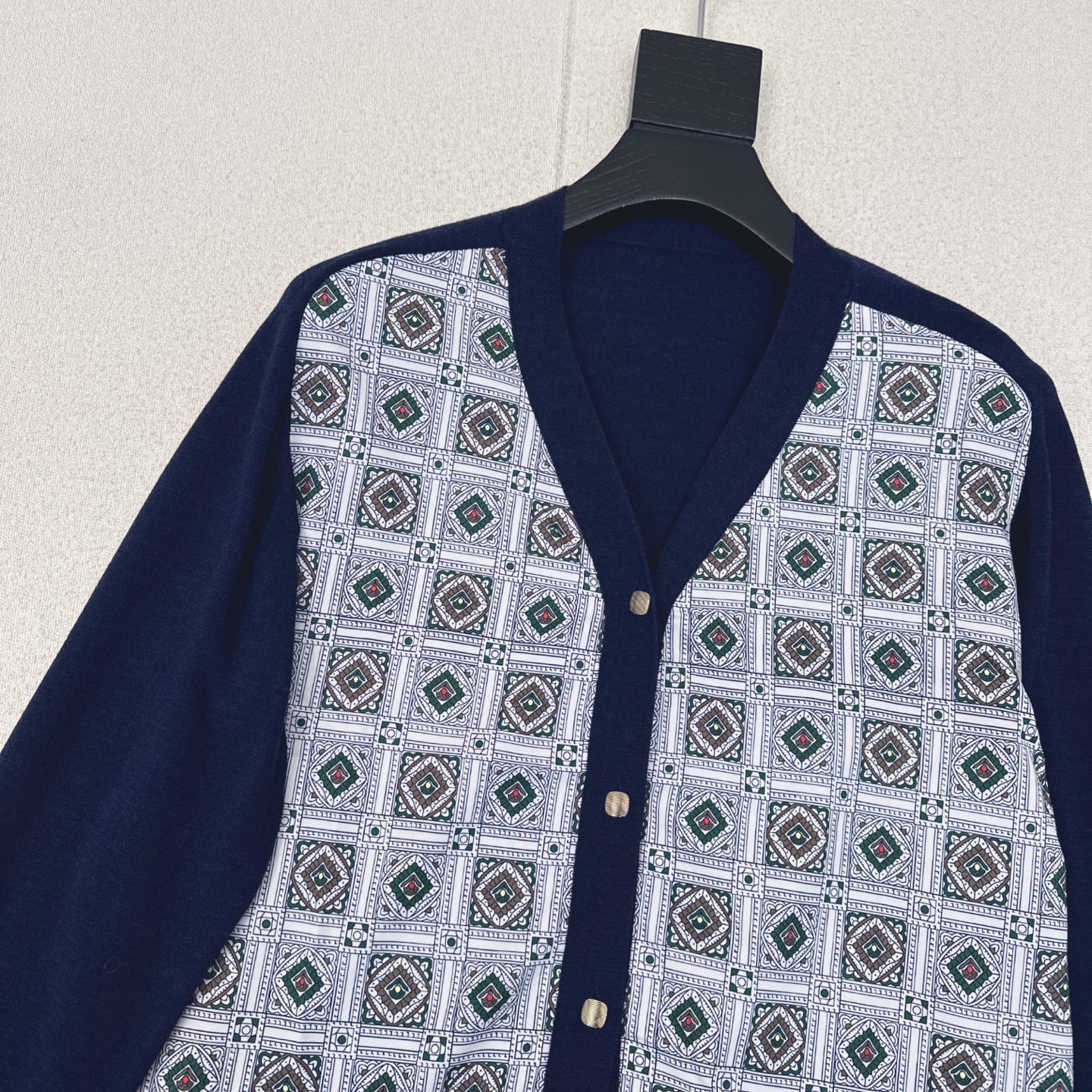 高智感老钱风穿搭 lp🆕 25Ss———早秋最新款高级感印花拼接V领开衫🖤最新精致图案 优雅温柔极致的调