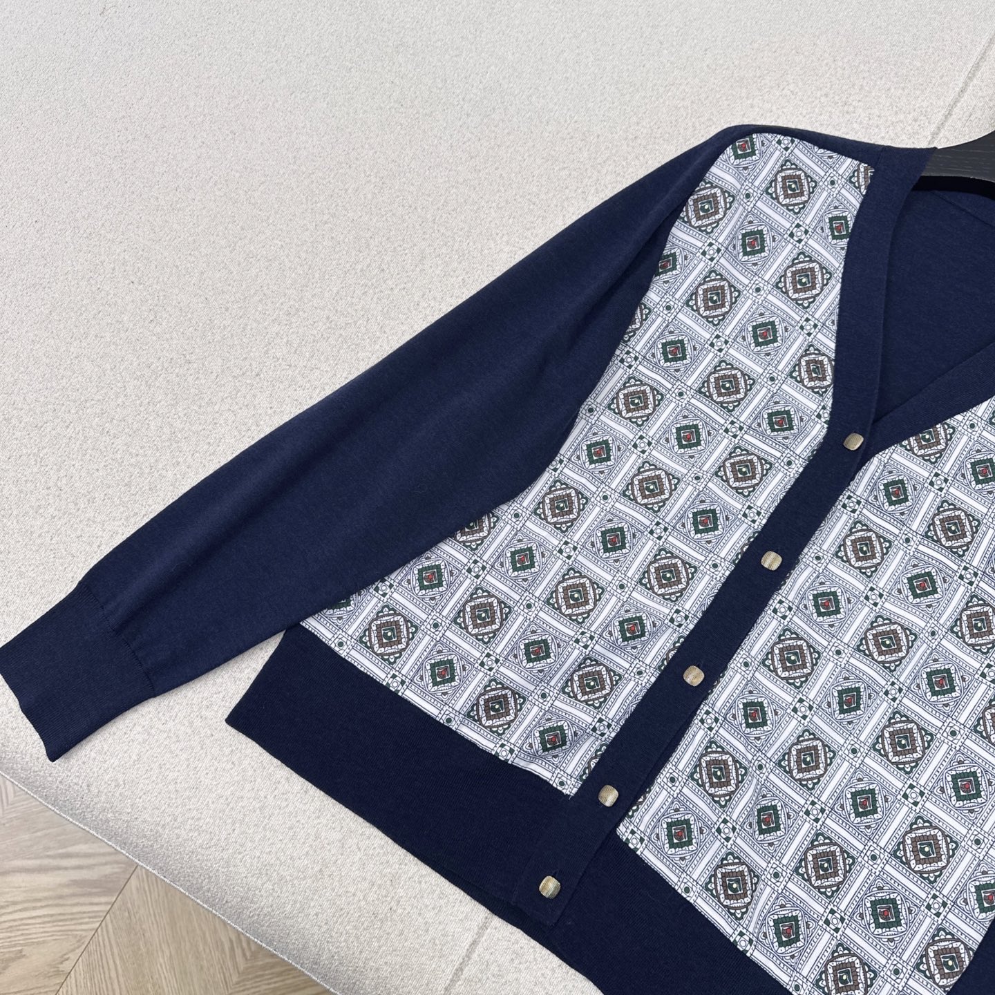 高智感老钱风穿搭 lp🆕 25Ss———早秋最新款高级感印花拼接V领开衫🖤最新精致图案 优雅温柔极致的调