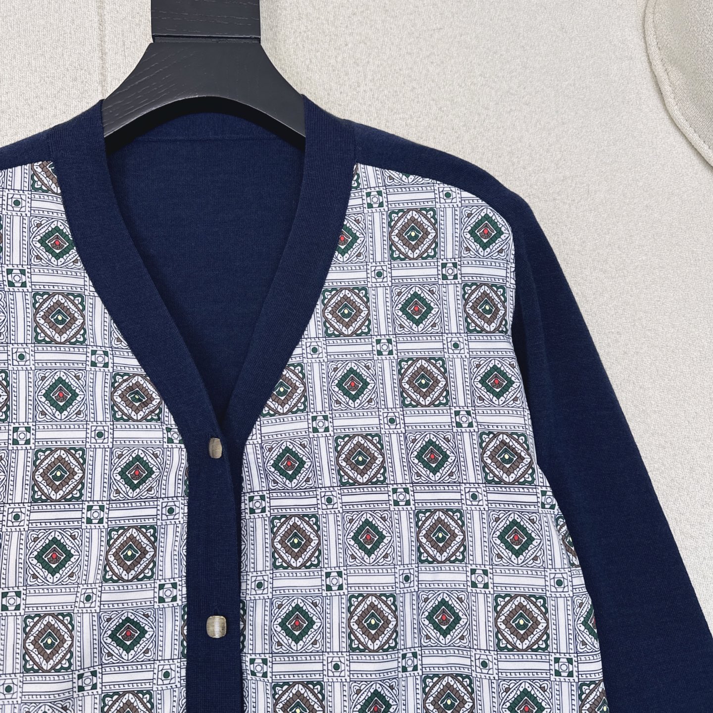 高智感老钱风穿搭 lp🆕 25Ss———早秋最新款高级感印花拼接V领开衫🖤最新精致图案 优雅温柔极致的调