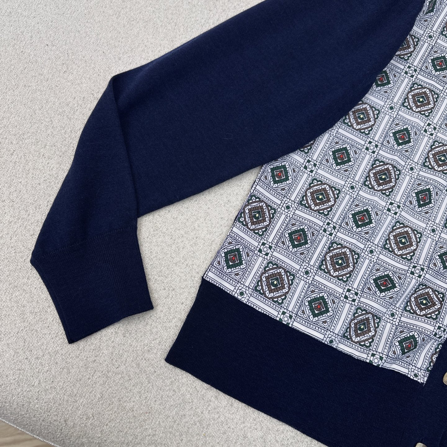 高智感老钱风穿搭 lp🆕 25Ss———早秋最新款高级感印花拼接V领开衫🖤最新精致图案 优雅温柔极致的调