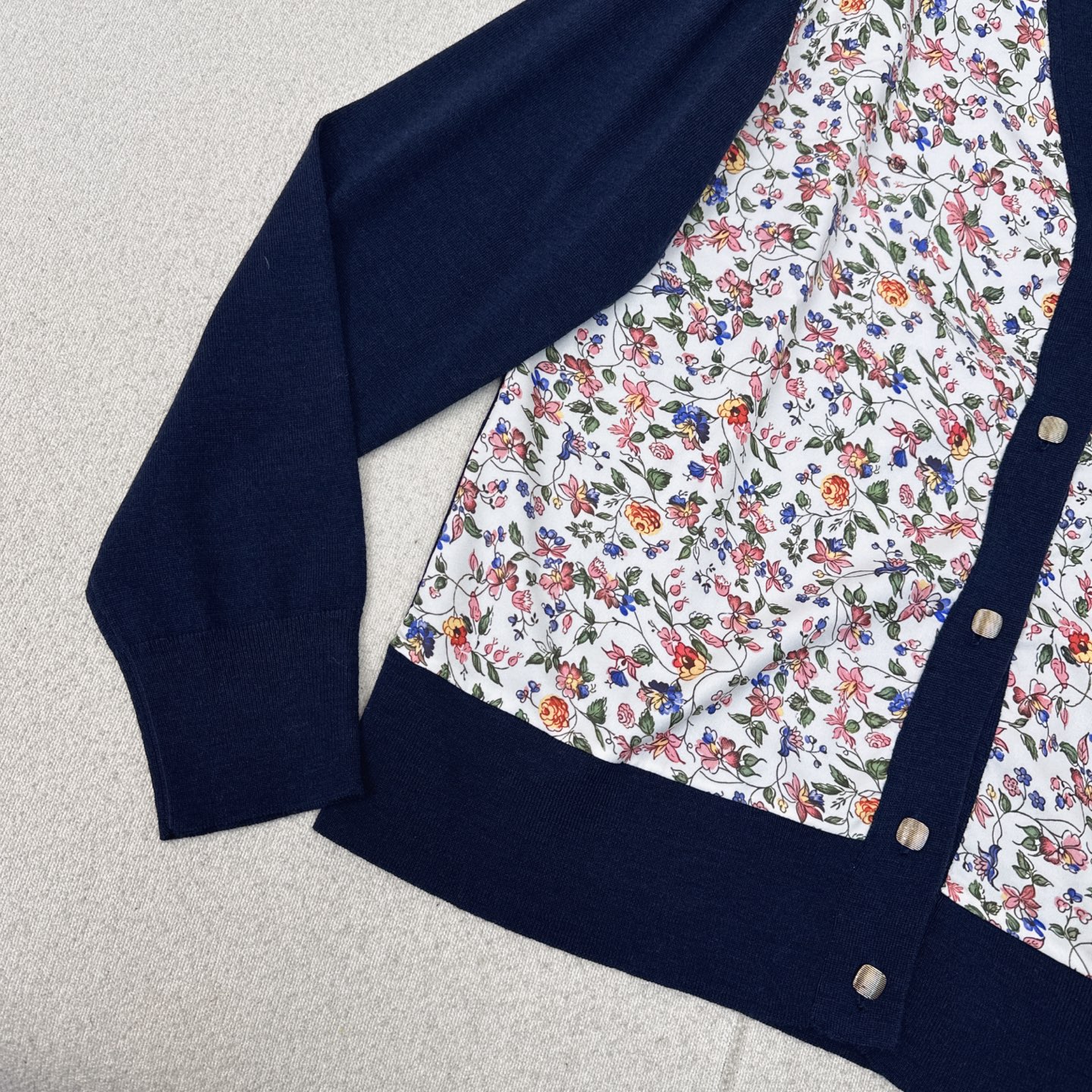 高智感老钱风穿搭 lp🆕 25Ss———早秋最新款高级感印花拼接V领开衫🖤七夕限定复古田园繁花精致图案 