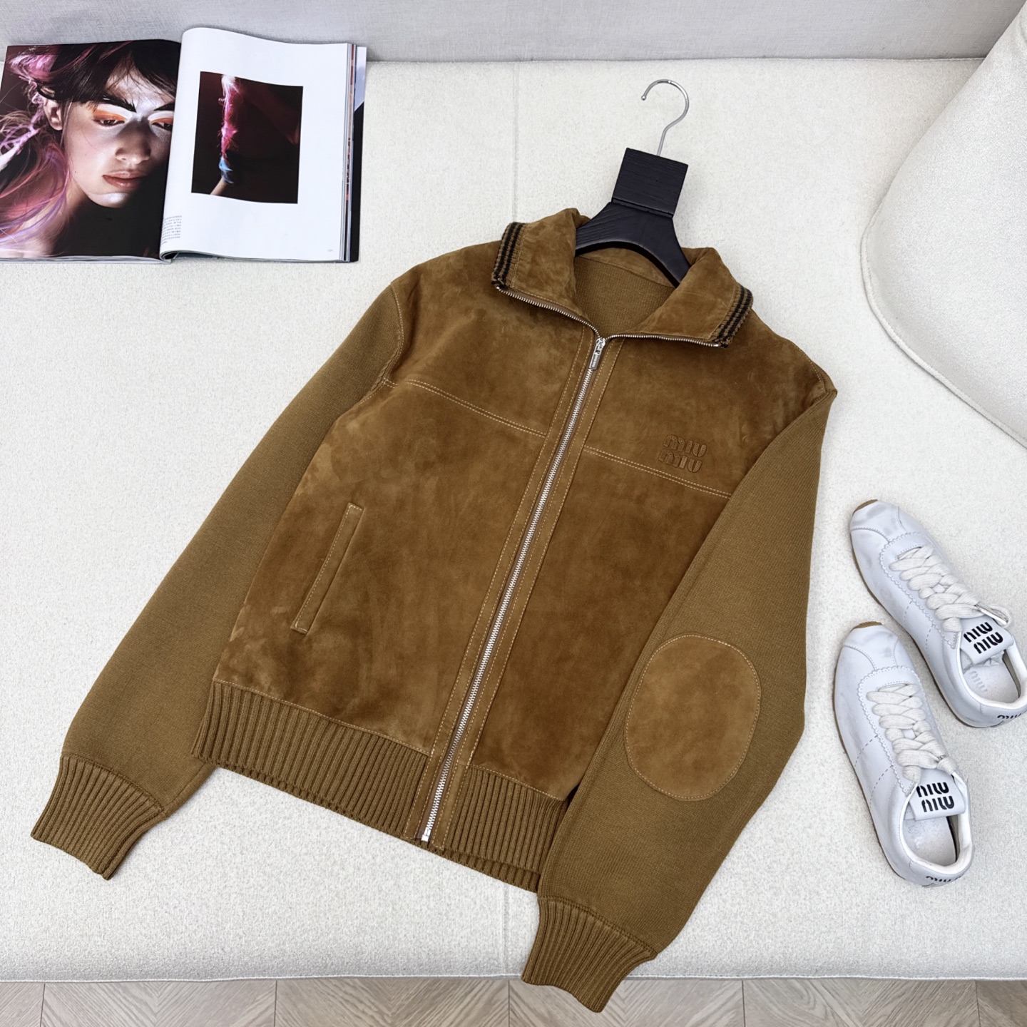 爆单款推荐 Miu 25Ss———秋冬最新款缪系鹿皮绒翻立领夹克外套🤎百分百进口鹿皮绒小羊皮拼接螺纹纱线