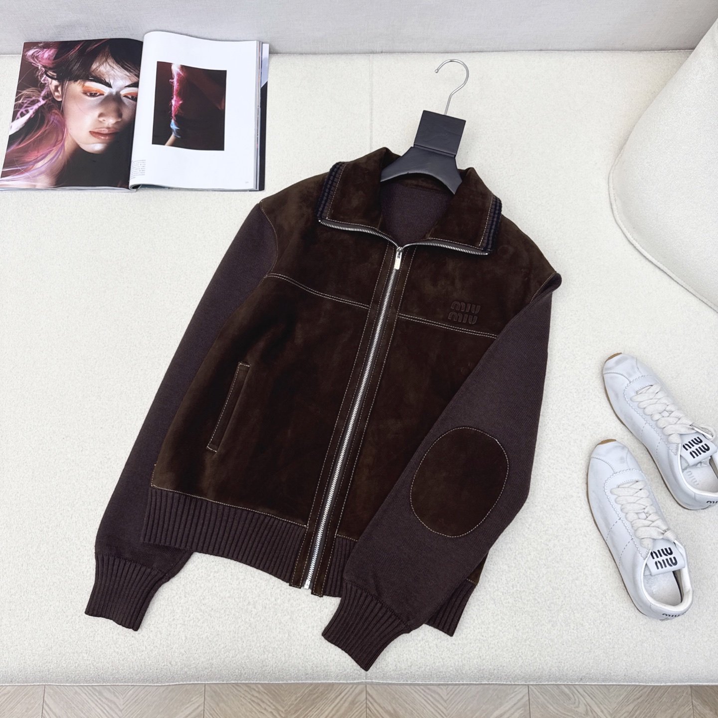 爆单款推荐 Miu 25Ss———秋冬最新款缪系鹿皮绒翻立领夹克外套🤎百分百进口鹿皮绒小羊皮拼接螺纹纱线