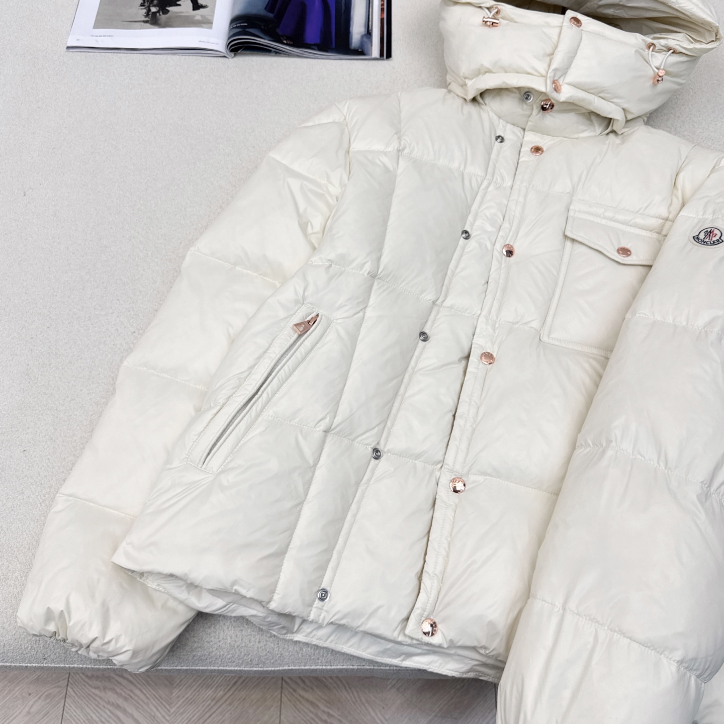 男女同款 原单品质 MC 25Ss———秋冬新品连帽面包羽绒服外套 🤍经典H版型立体剪裁版型设计 时髦又