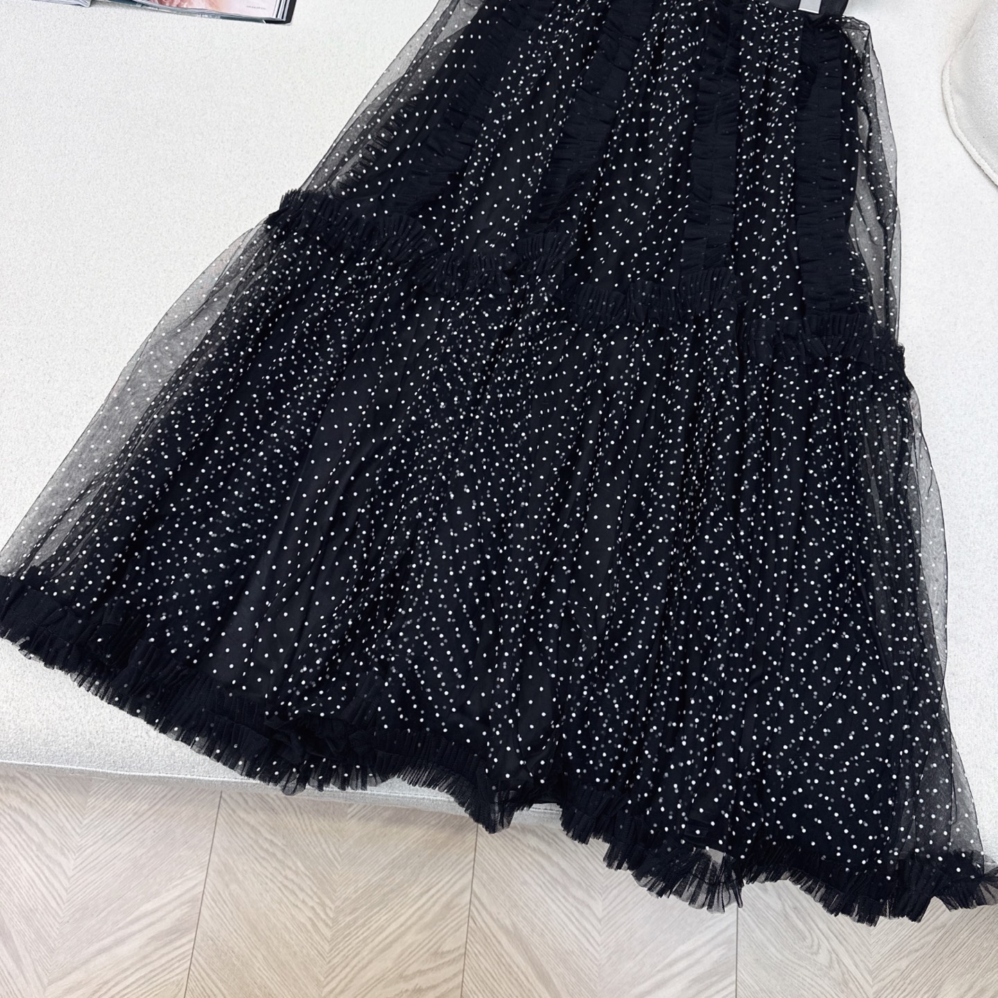 经典优雅气质 CD 25Ss————秋冬最新款立体植绒小波点网纱半裙 🖤非常优雅知性气质 搭配衬衫T恤都