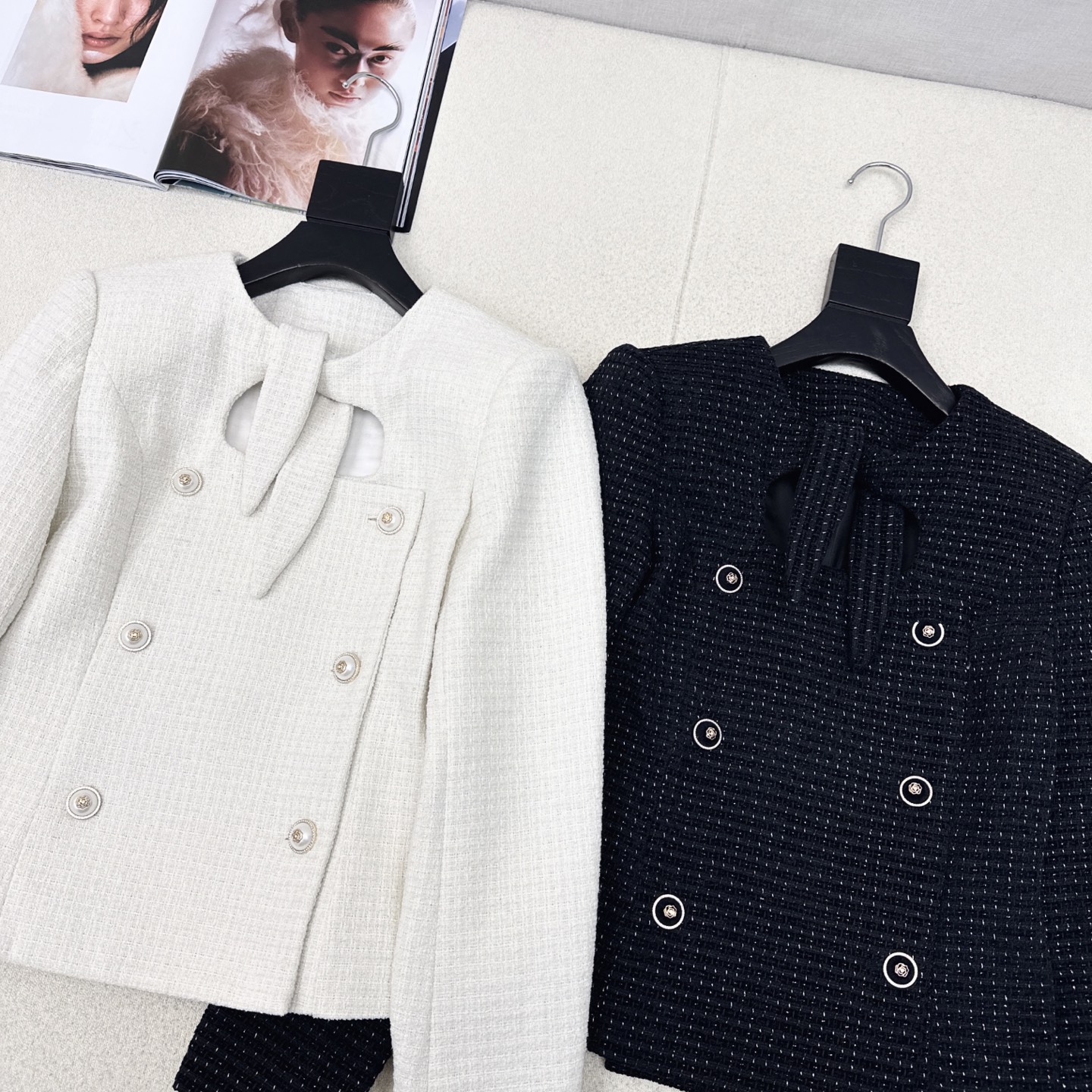 贵气高级 C家 25Ss————秋冬最新款兔子耳朵绑带装饰编织小外套 🤍采用定制的重工编织面料 细节感满