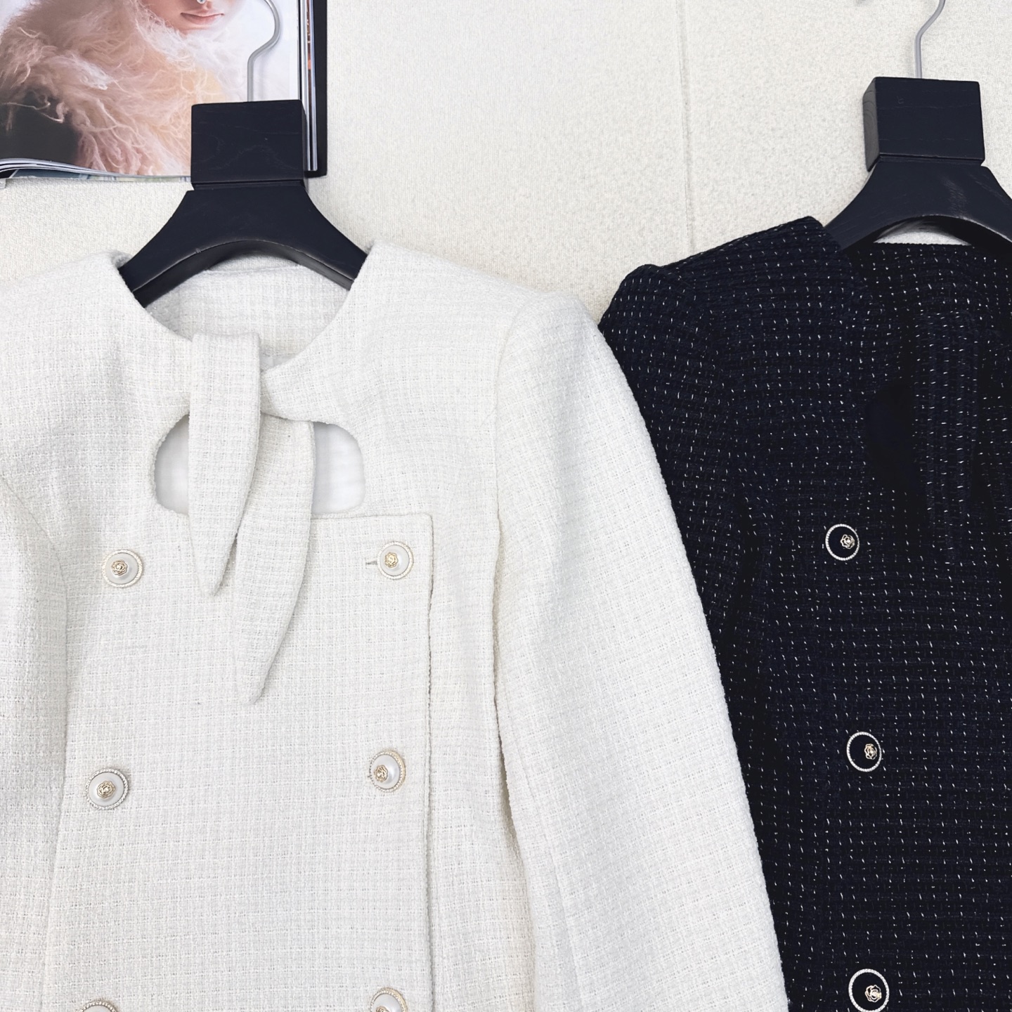 贵气高级 C家 25Ss————秋冬最新款兔子耳朵绑带装饰编织小外套 🤍采用定制的重工编织面料 细节感满