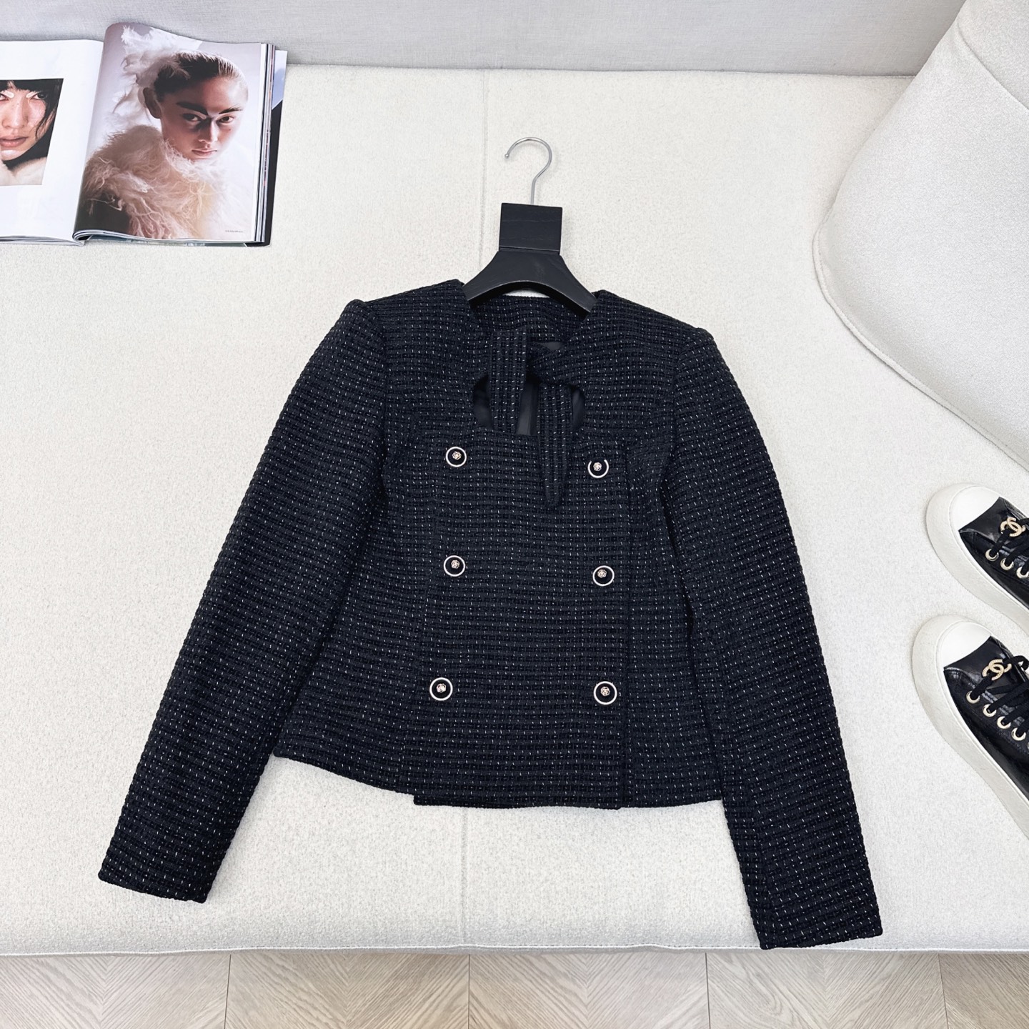 贵气高级 C家 25Ss————秋冬最新款兔子耳朵绑带装饰编织小外套 🤍采用定制的重工编织面料 细节感满