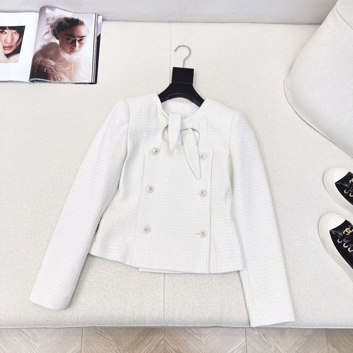 贵气高级 C家 25Ss————秋冬最新款兔子耳朵绑带装饰编织小外套 🤍采用定制的重工编织面料 细节感满