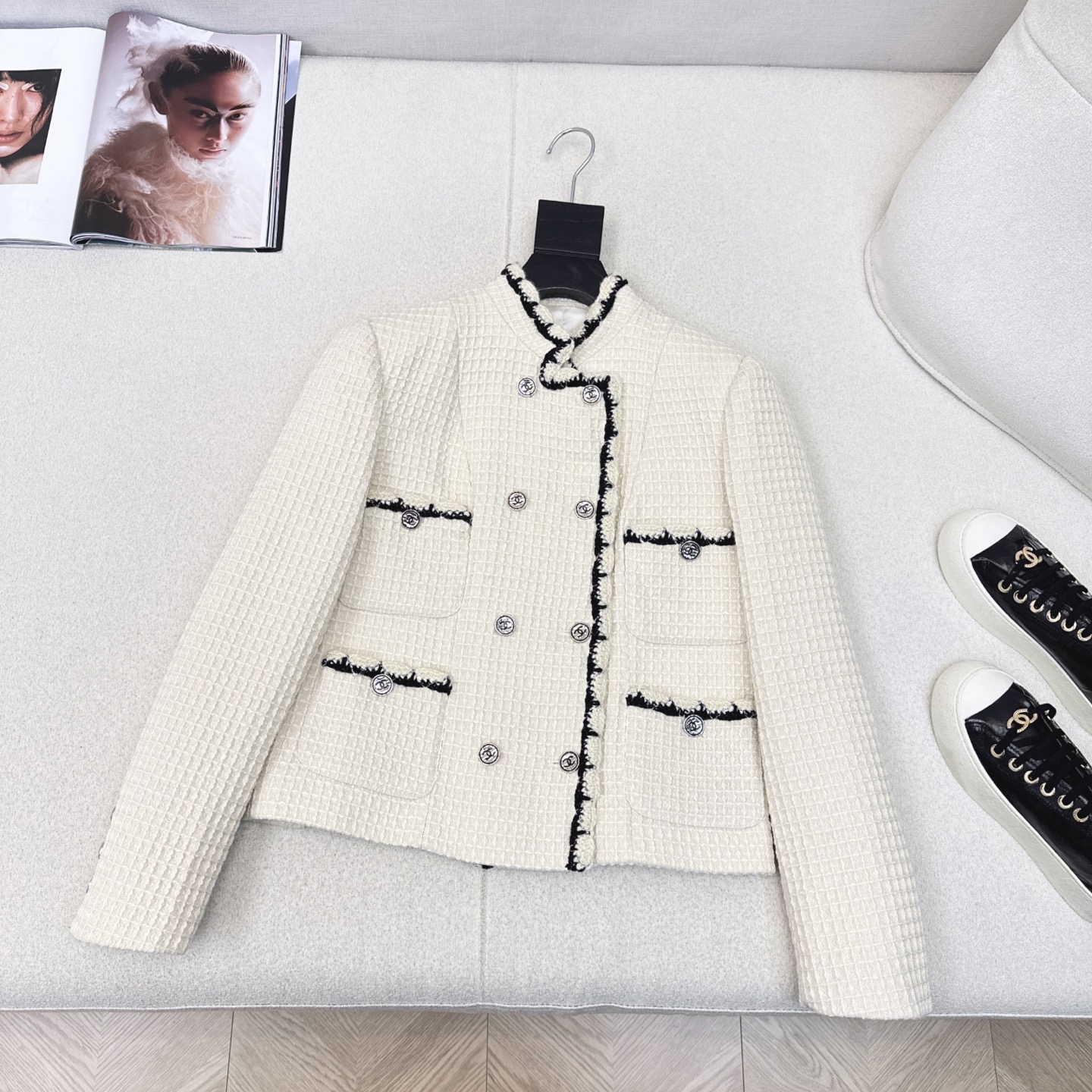 Elegant Tweed Jacket with Braided Trim, Double-Breasted Design 2 i1756456977238 6710 0 0