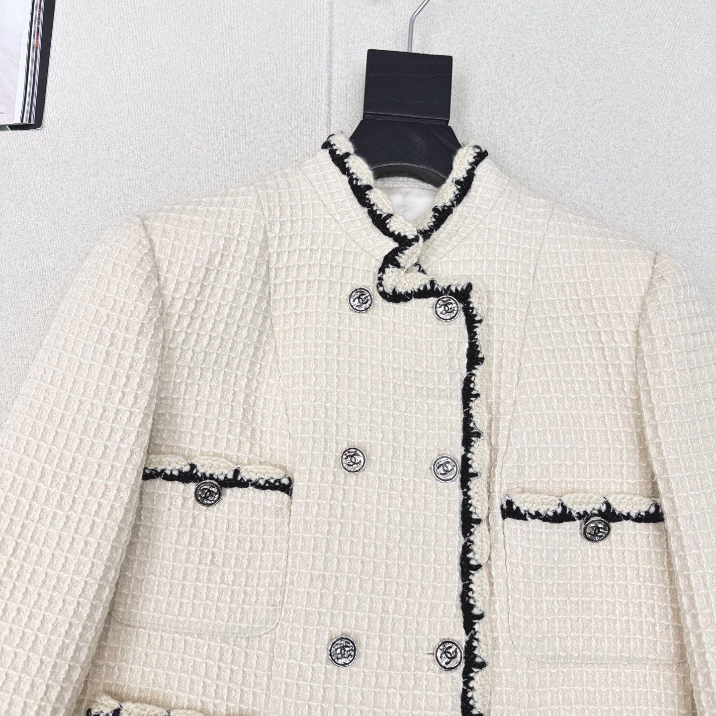 Elegant Tweed Jacket with Braided Trim, Double-Breasted Design 4 i1756456977253 6079 0 2