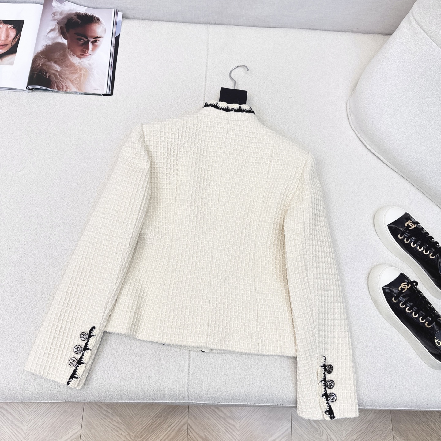 Elegant Tweed Jacket with Braided Trim, Double-Breasted Design 9 i1756456978354 9878 0 7