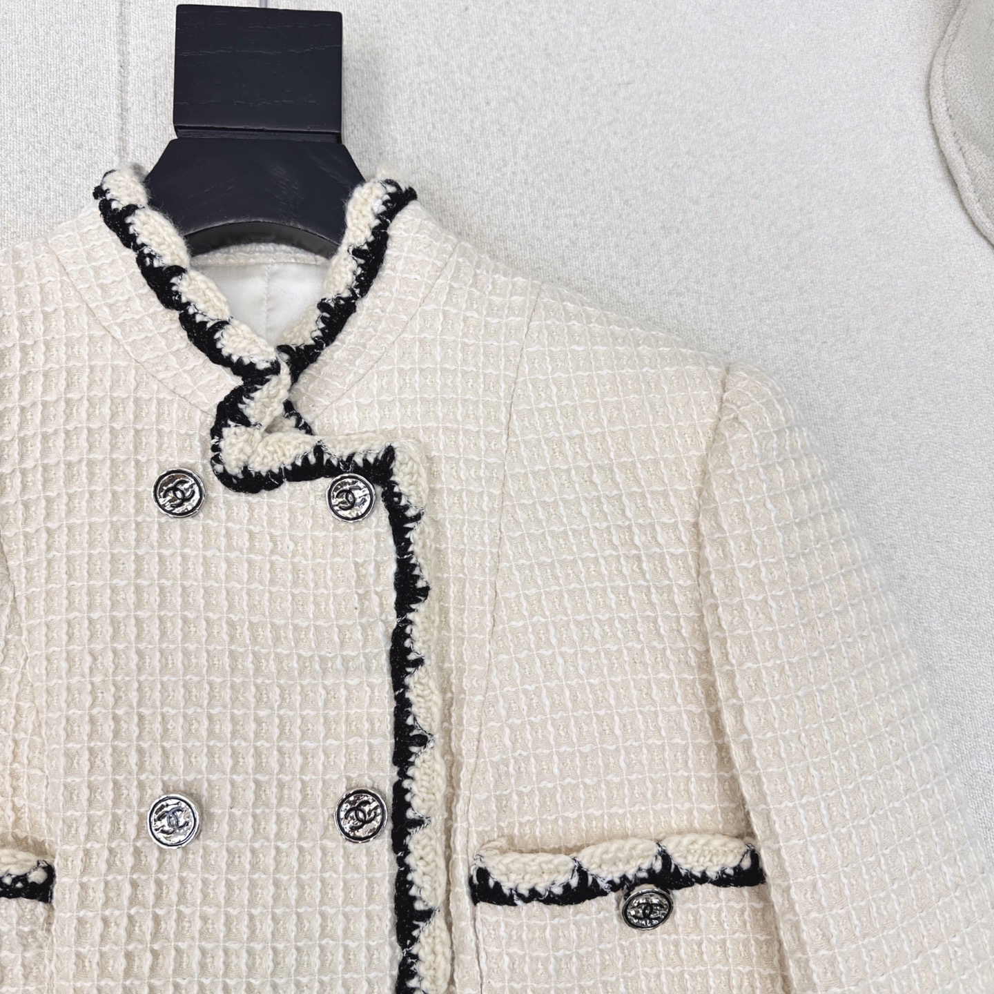 Elegant Tweed Jacket with Braided Trim, Double-Breasted Design 5 i1756456978370 3297 0 3