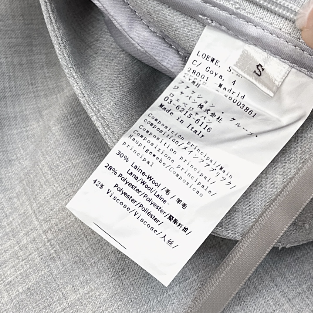 特价🉐️❗️现货齐码❗️不退不换❗️Loe 25Ss———秋冬最新款褶皱logo皮革装饰套装🩶小短款西装