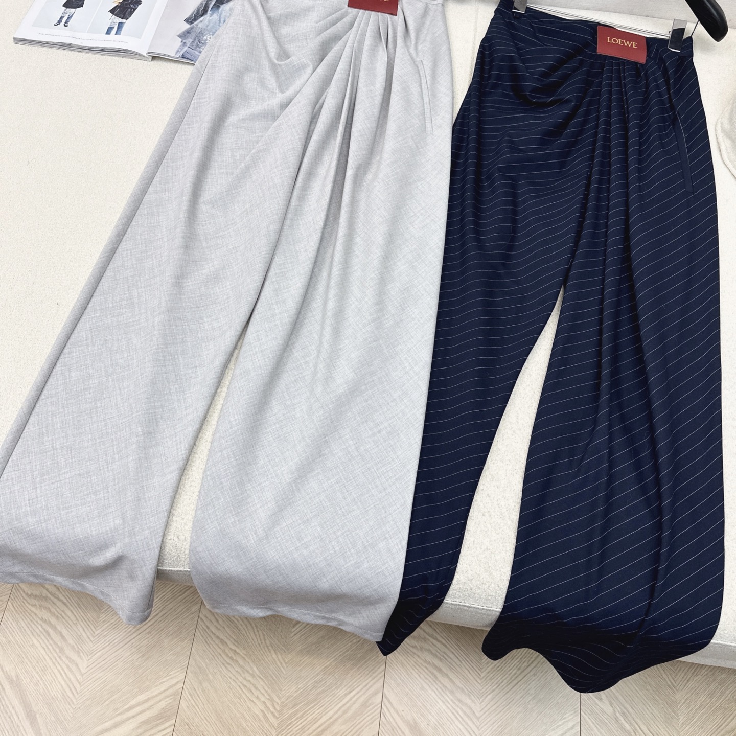 特价🉐️❗️现货齐码❗️不退不换❗️Loe 25Ss———秋冬最新款褶皱logo皮革装饰套装🩶小短款西装