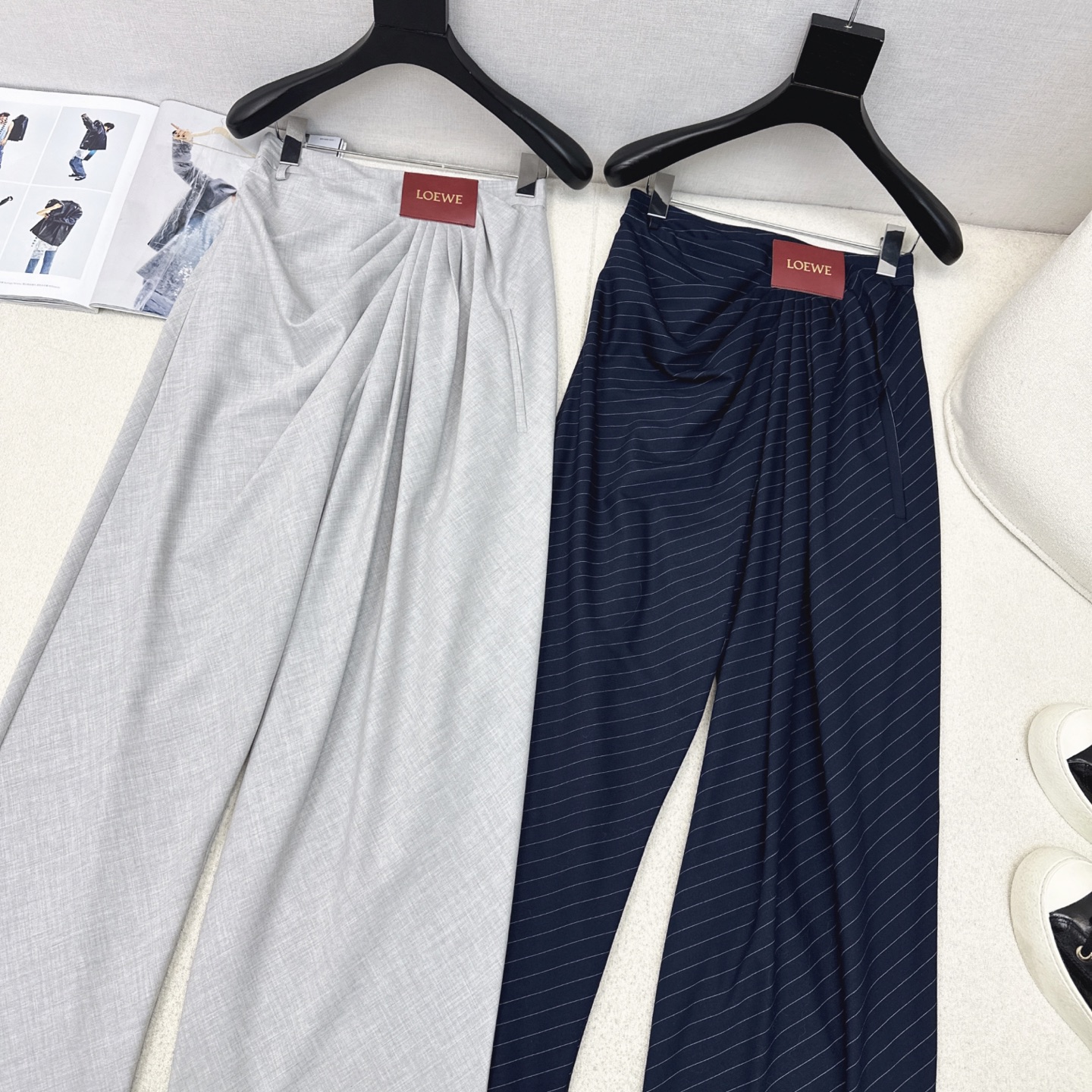 特价🉐️❗️现货齐码❗️不退不换❗️Loe 25Ss———秋冬最新款褶皱logo皮革装饰套装🩶小短款西装