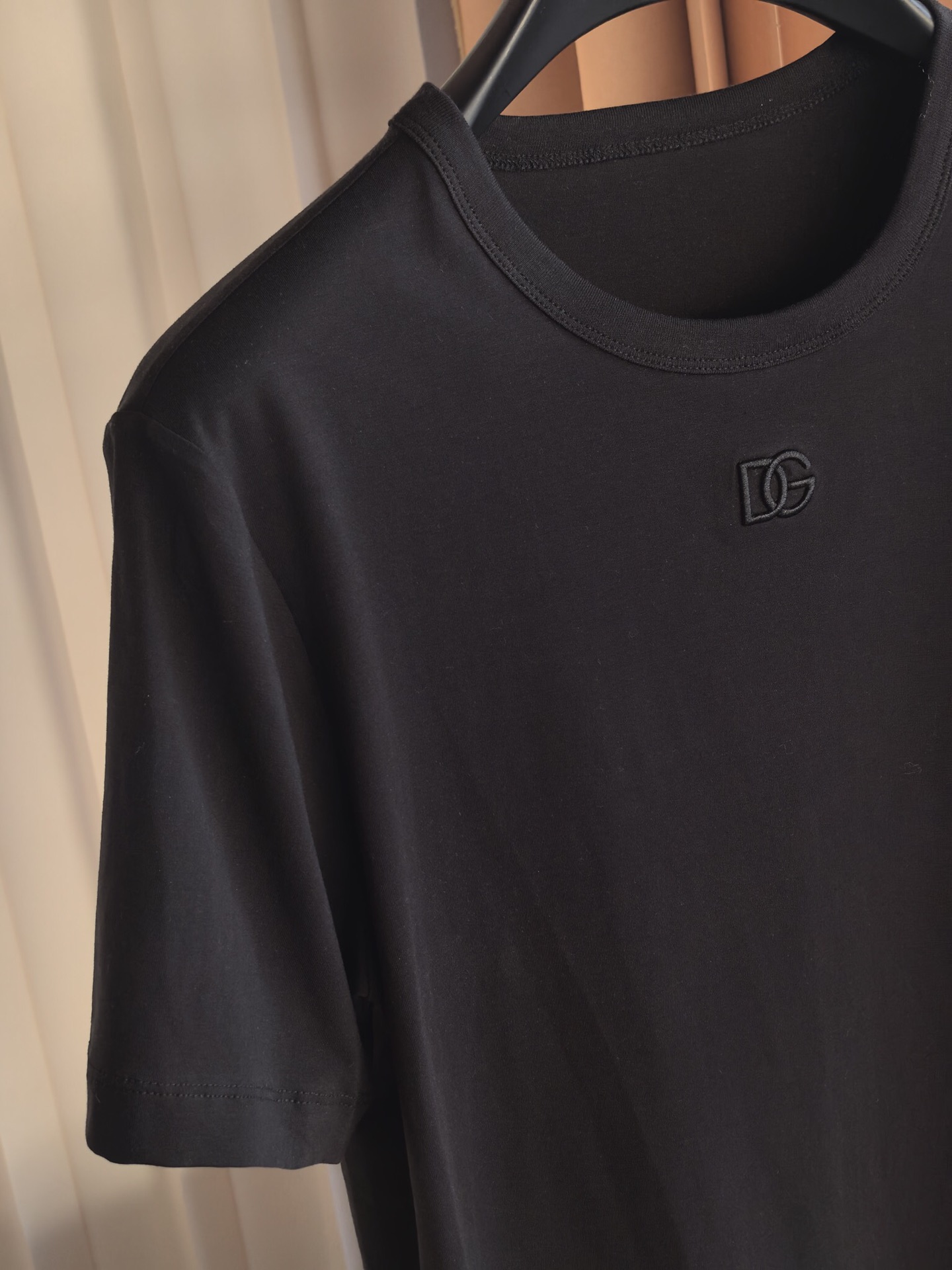 Dolce & Gabban*. DG，2026新款杜嘉班纳男士百搭短袖 T 恤，时尚休闲造型理想之选。