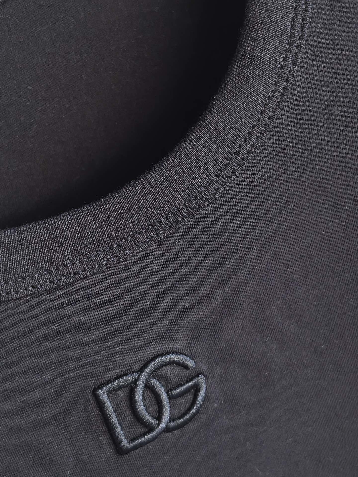 Dolce & Gabban*. DG，2026新款杜嘉班纳男士百搭短袖 T 恤，时尚休闲造型理想之选。