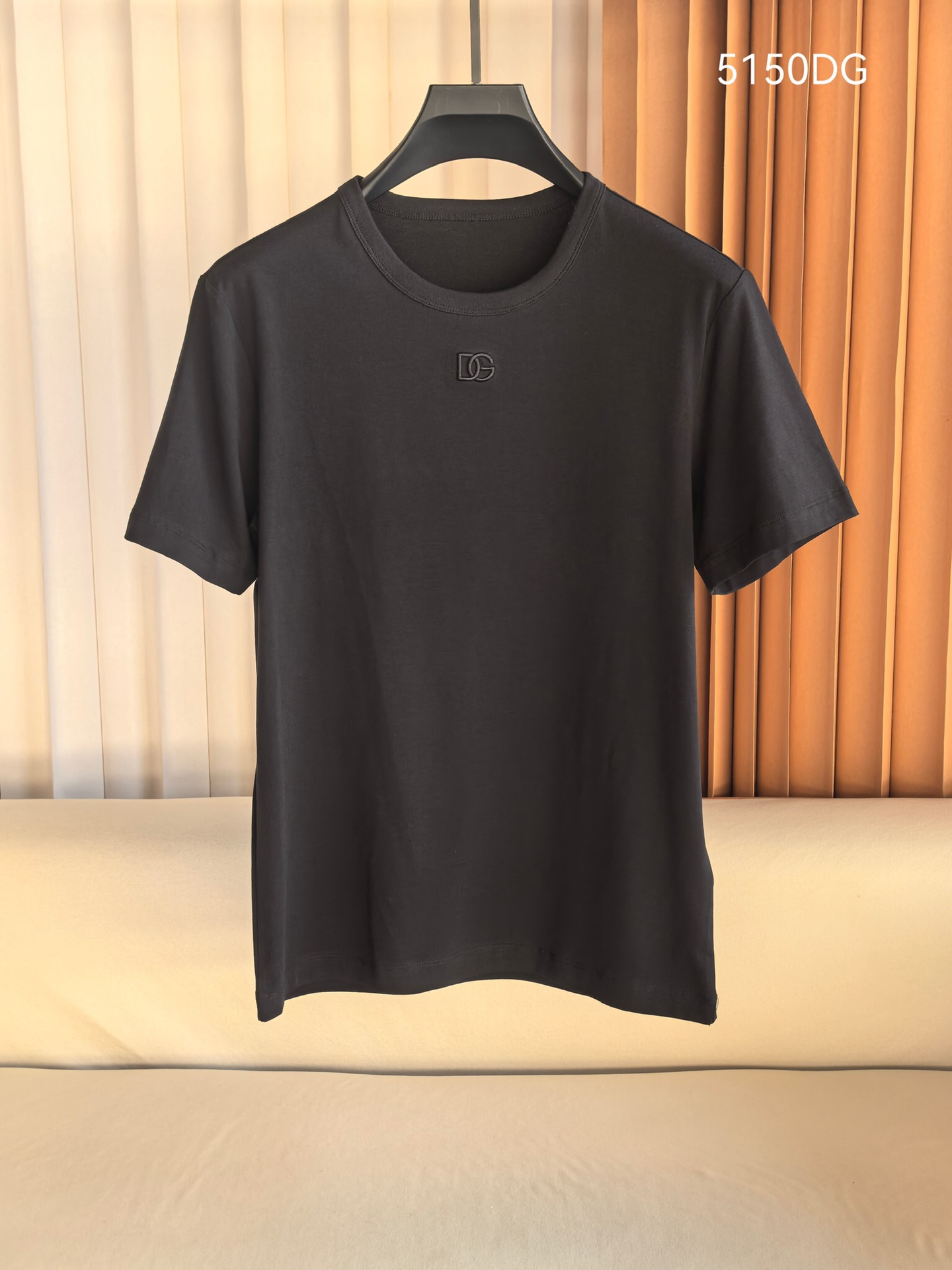 Dolce & Gabban*. DG，2026新款杜嘉班纳男士百搭短袖 T 恤，时尚休闲造型理想之选。