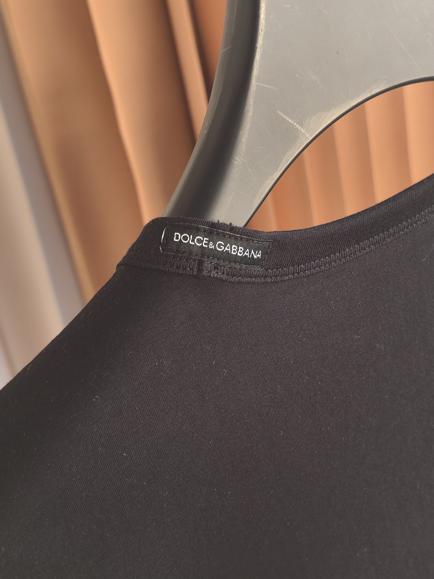 Dolce & Gabban*. DG，2026新款杜嘉班纳男士百搭短袖 T 恤，时尚休闲造型理想之选。