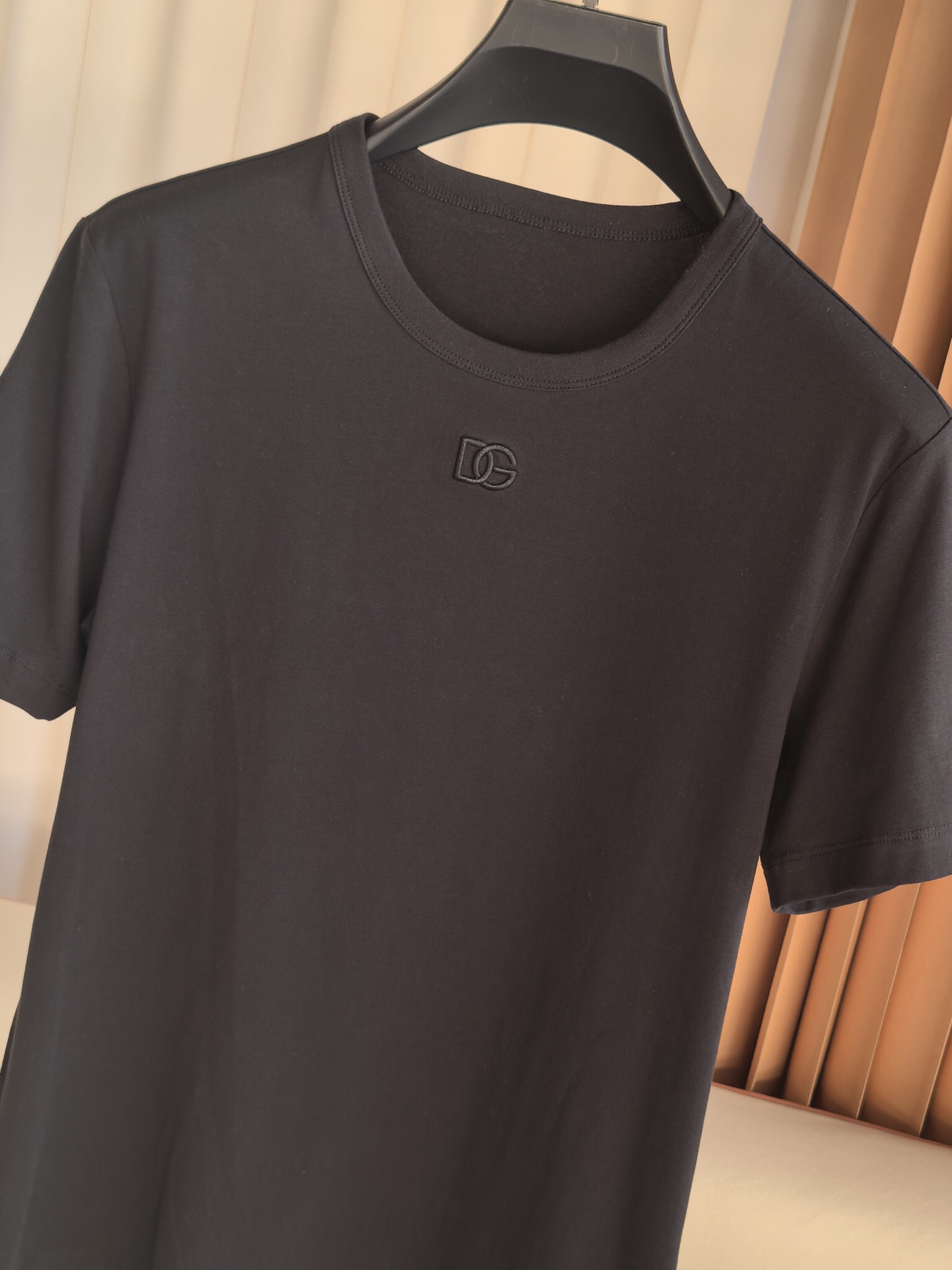 Dolce & Gabban*. DG，2026新款杜嘉班纳男士百搭短袖 T 恤，时尚休闲造型理想之选。