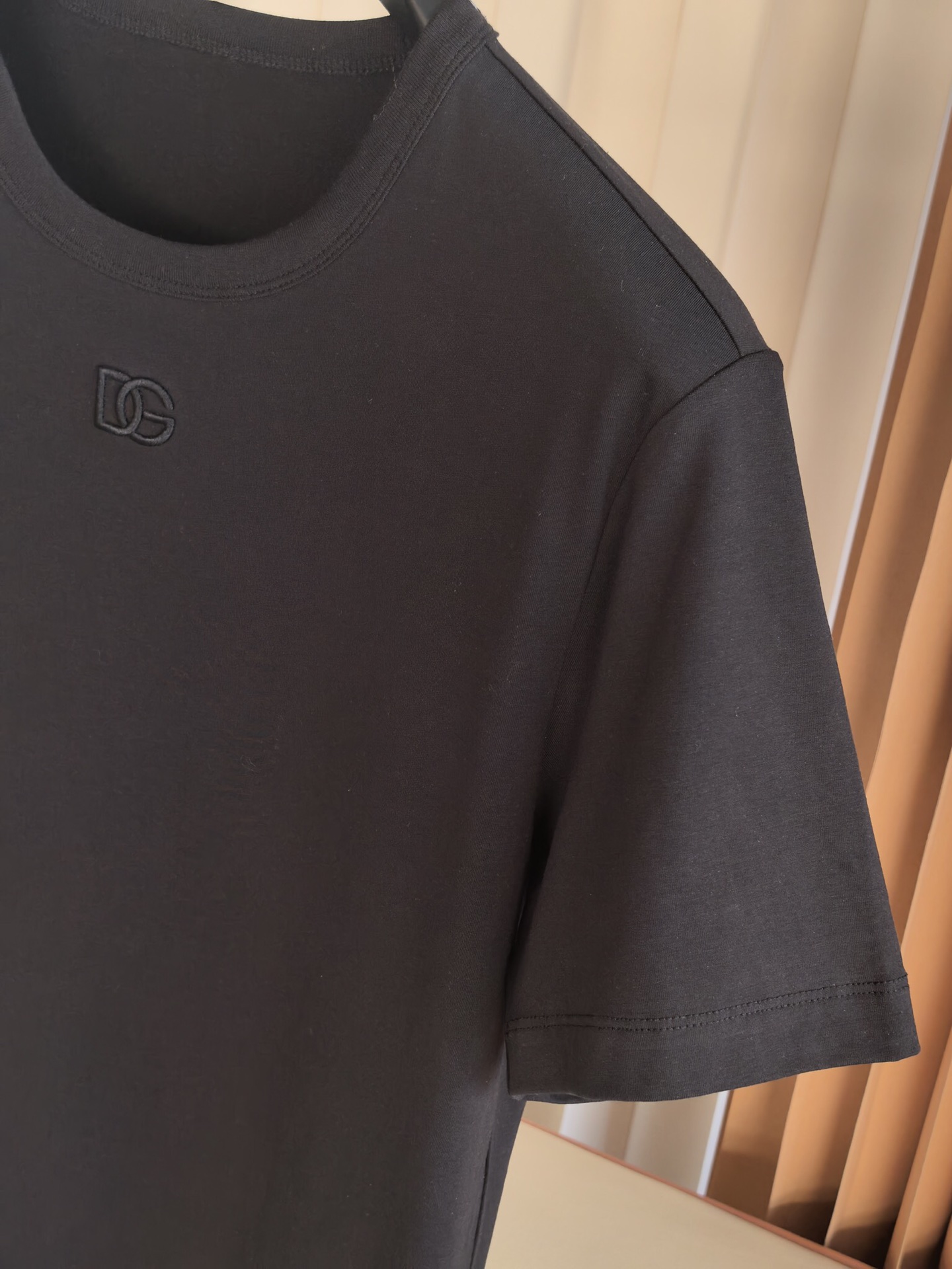 Dolce & Gabban*. DG，2026新款杜嘉班纳男士百搭短袖 T 恤，时尚休闲造型理想之选。