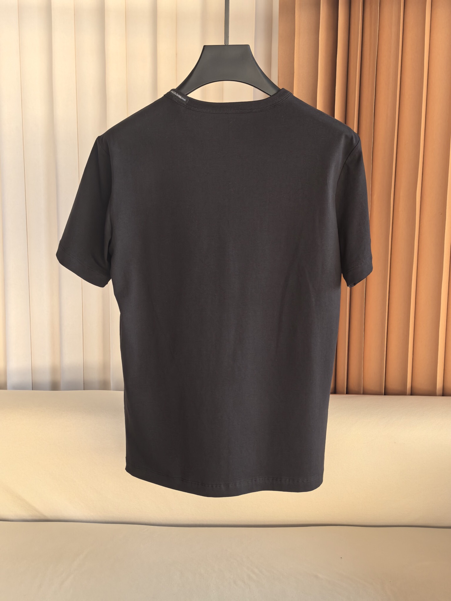 Dolce & Gabban*. DG，2026新款杜嘉班纳男士百搭短袖 T 恤，时尚休闲造型理想之选。