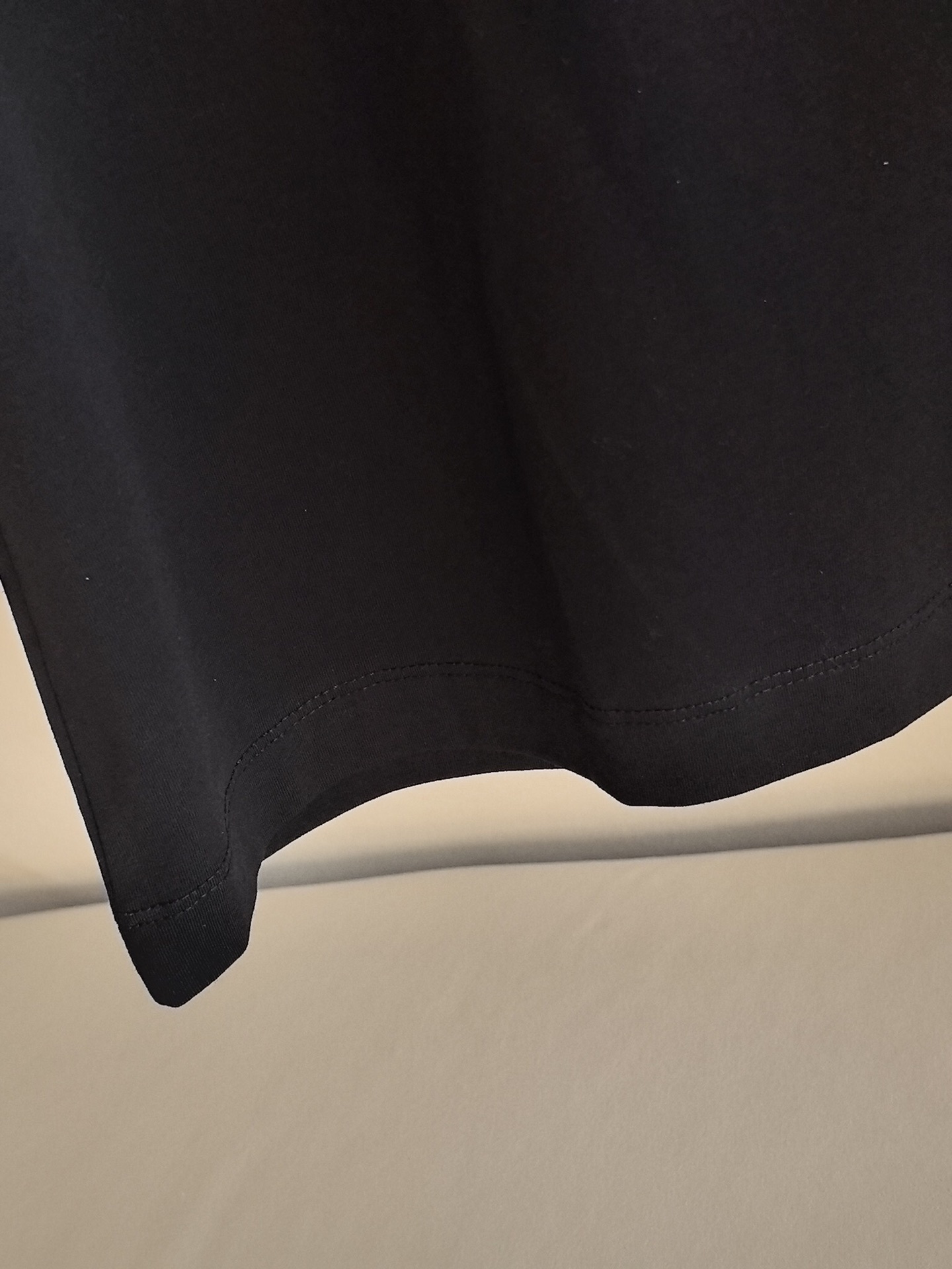 Dolce & Gabban*. DG，2026新款杜嘉班纳男士百搭短袖 T 恤，时尚休闲造型理想之选。