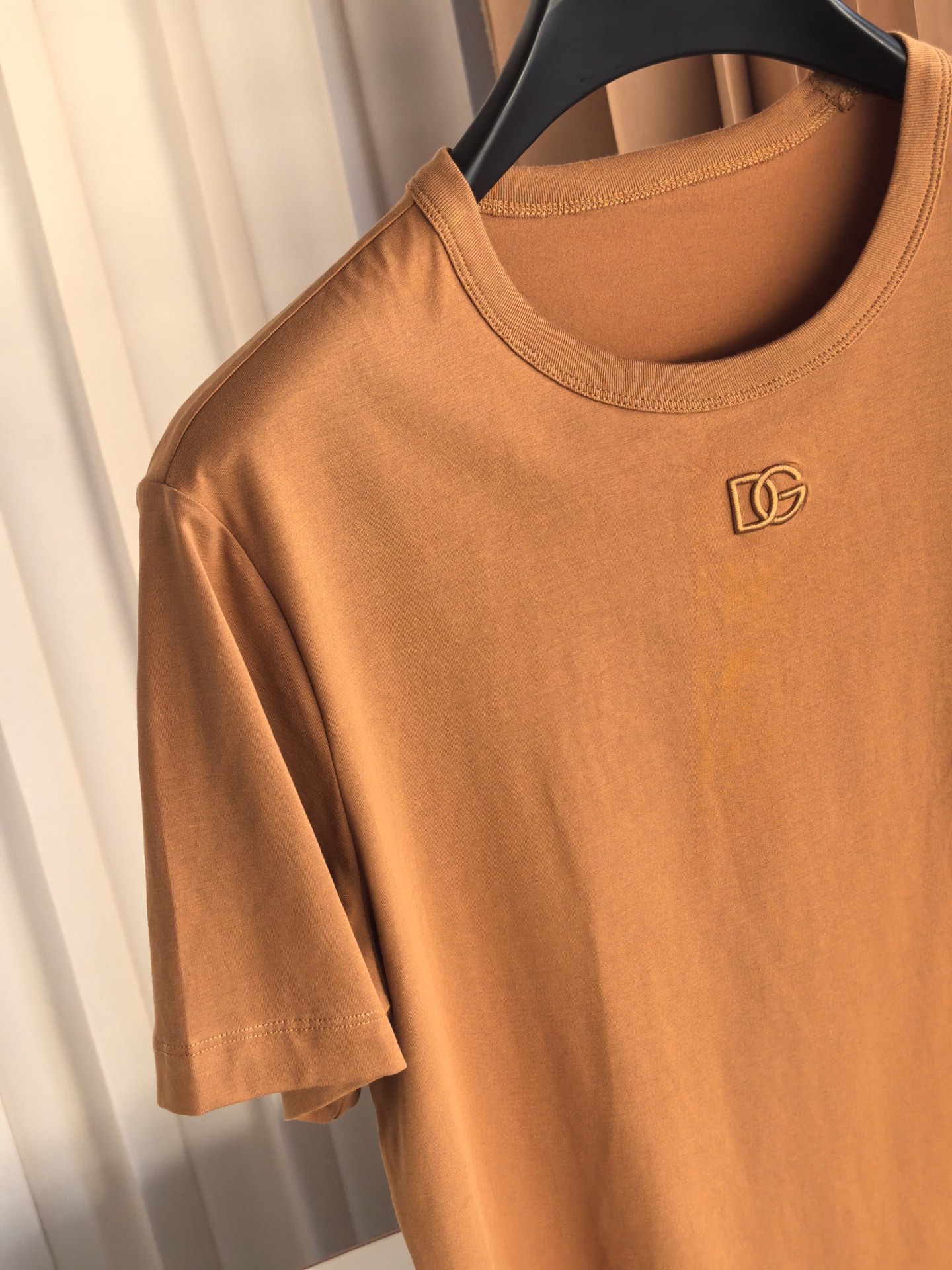 Dolce & Gabban*. DG，2026新款杜嘉班纳男士百搭短袖 T 恤，时尚休闲造型理想之选。