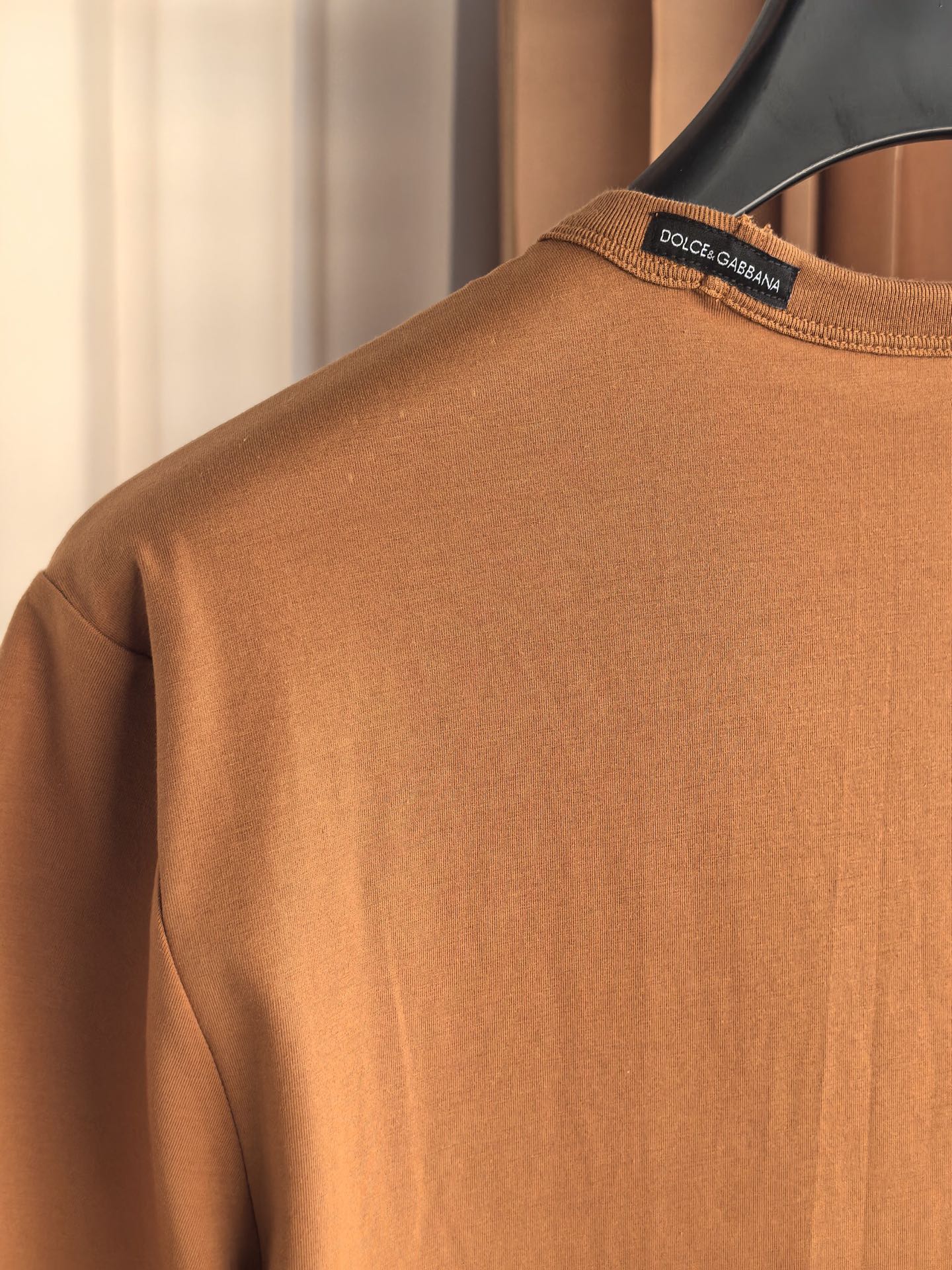 Dolce & Gabban*. DG，2026新款杜嘉班纳男士百搭短袖 T 恤，时尚休闲造型理想之选。