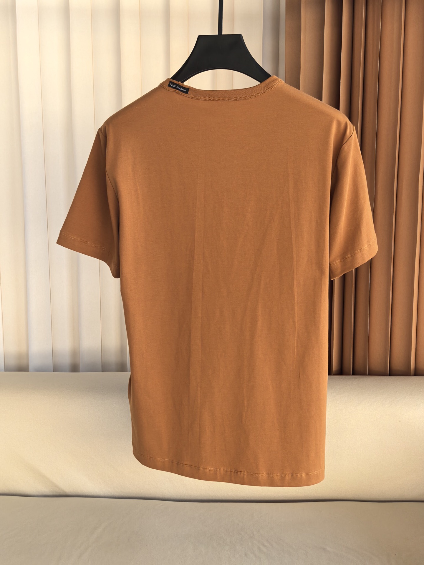 Dolce & Gabban*. DG，2026新款杜嘉班纳男士百搭短袖 T 恤，时尚休闲造型理想之选。