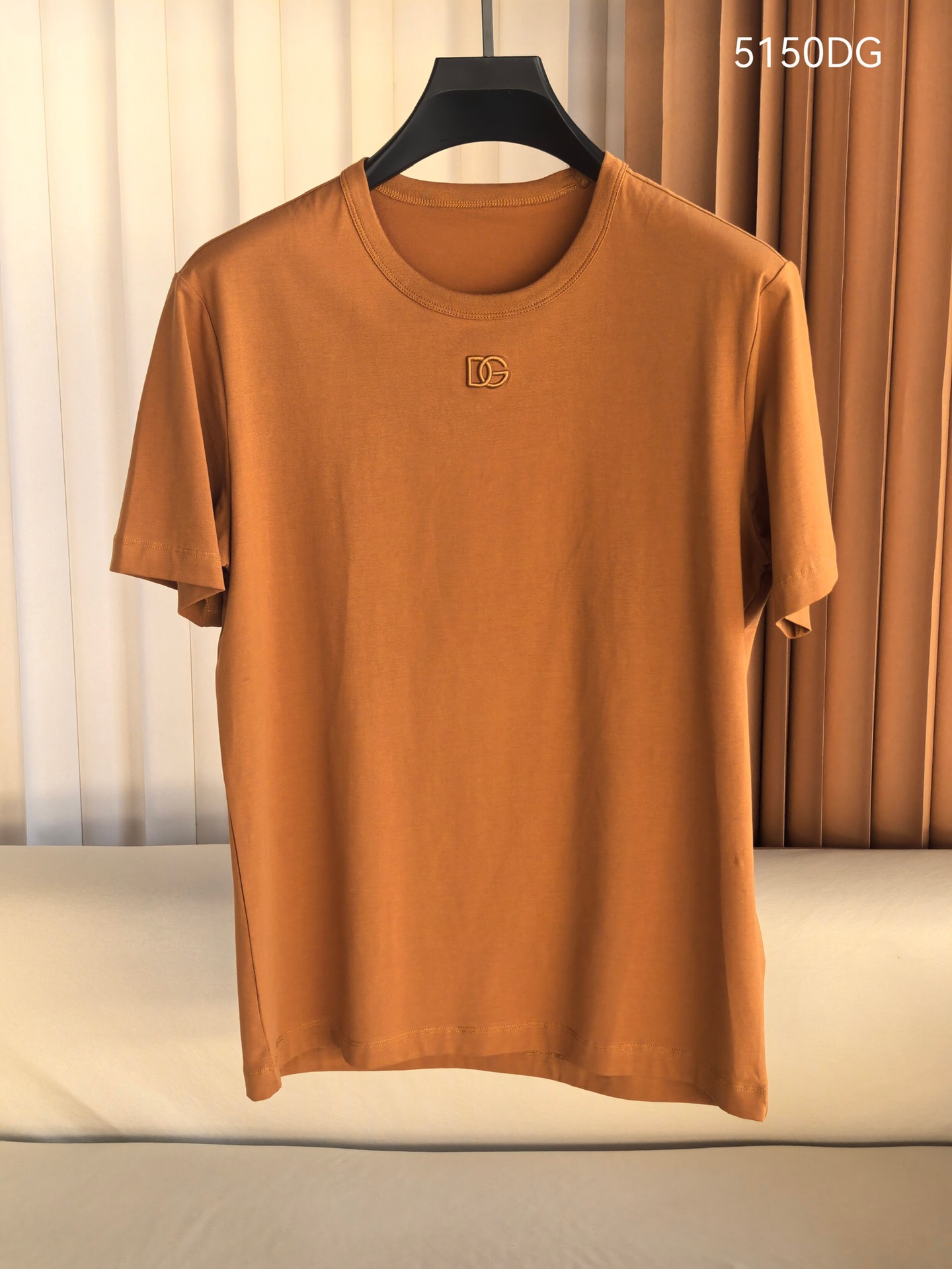 Dolce & Gabban*. DG，2026新款杜嘉班纳男士百搭短袖 T 恤，时尚休闲造型理想之选。