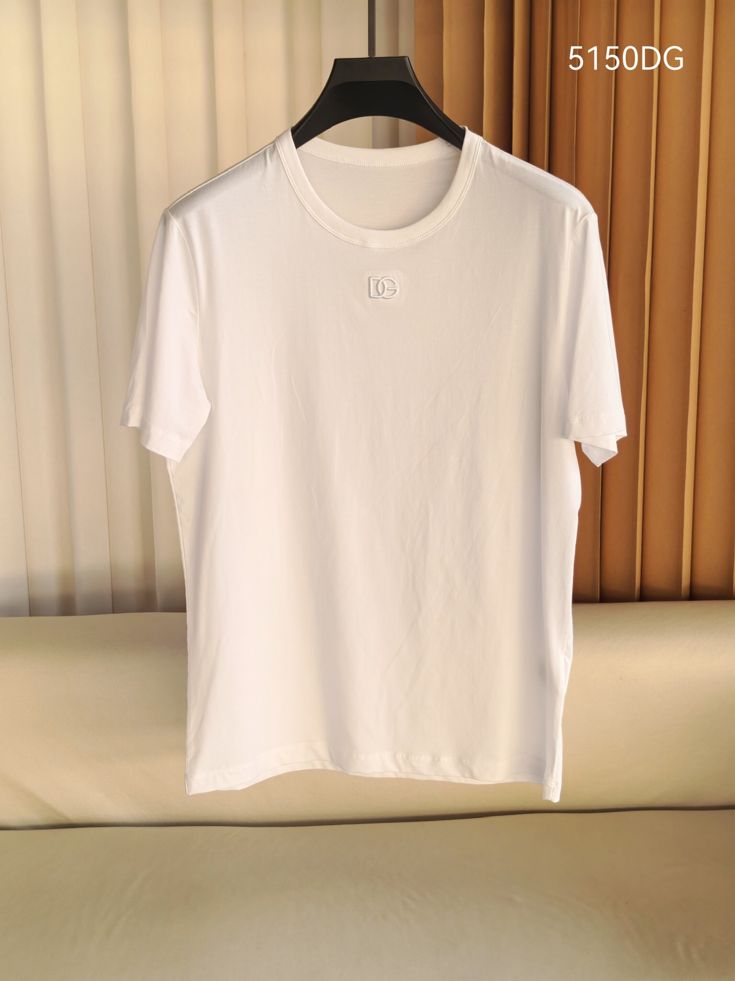 Dolce & Gabban*.DG，杜嘉班纳男士百搭短袖 T 恤，时尚休闲造型理想之选。风尚男士常备单