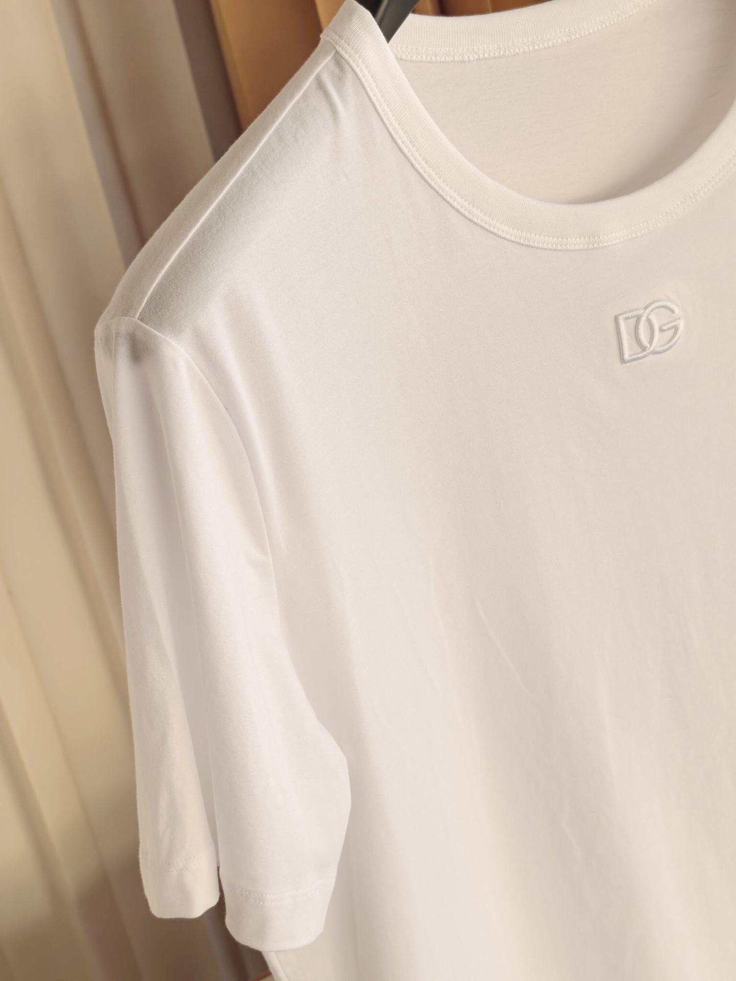 Dolce & Gabban*.DG，杜嘉班纳男士百搭短袖 T 恤，时尚休闲造型理想之选。风尚男士常备单