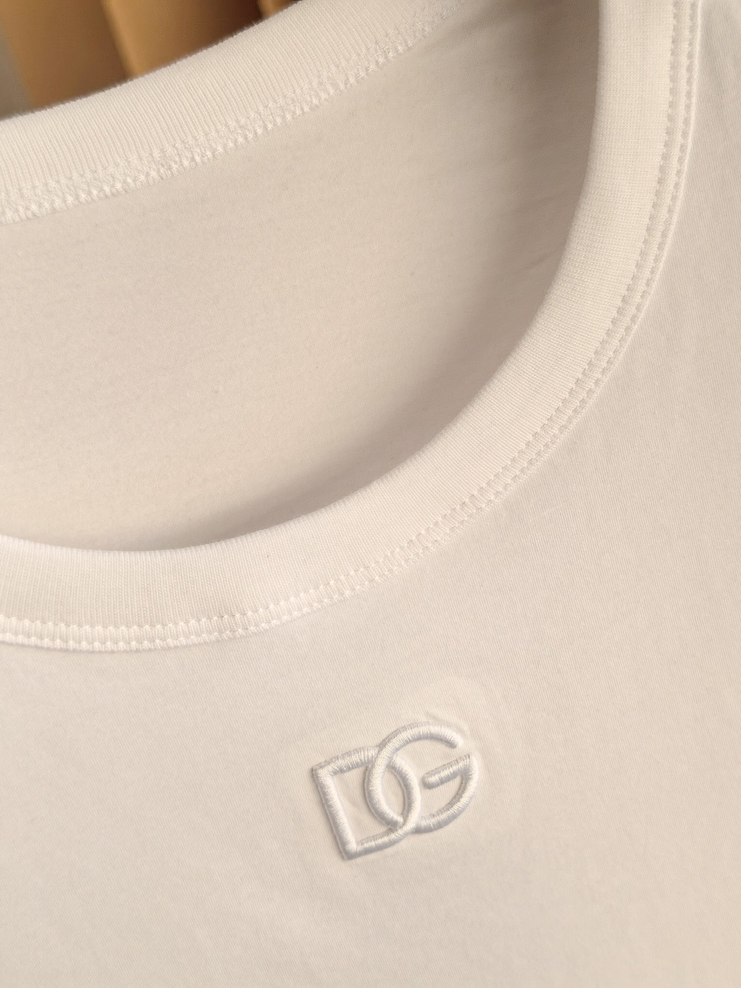 Dolce & Gabban*.DG，杜嘉班纳男士百搭短袖 T 恤，时尚休闲造型理想之选。风尚男士常备单