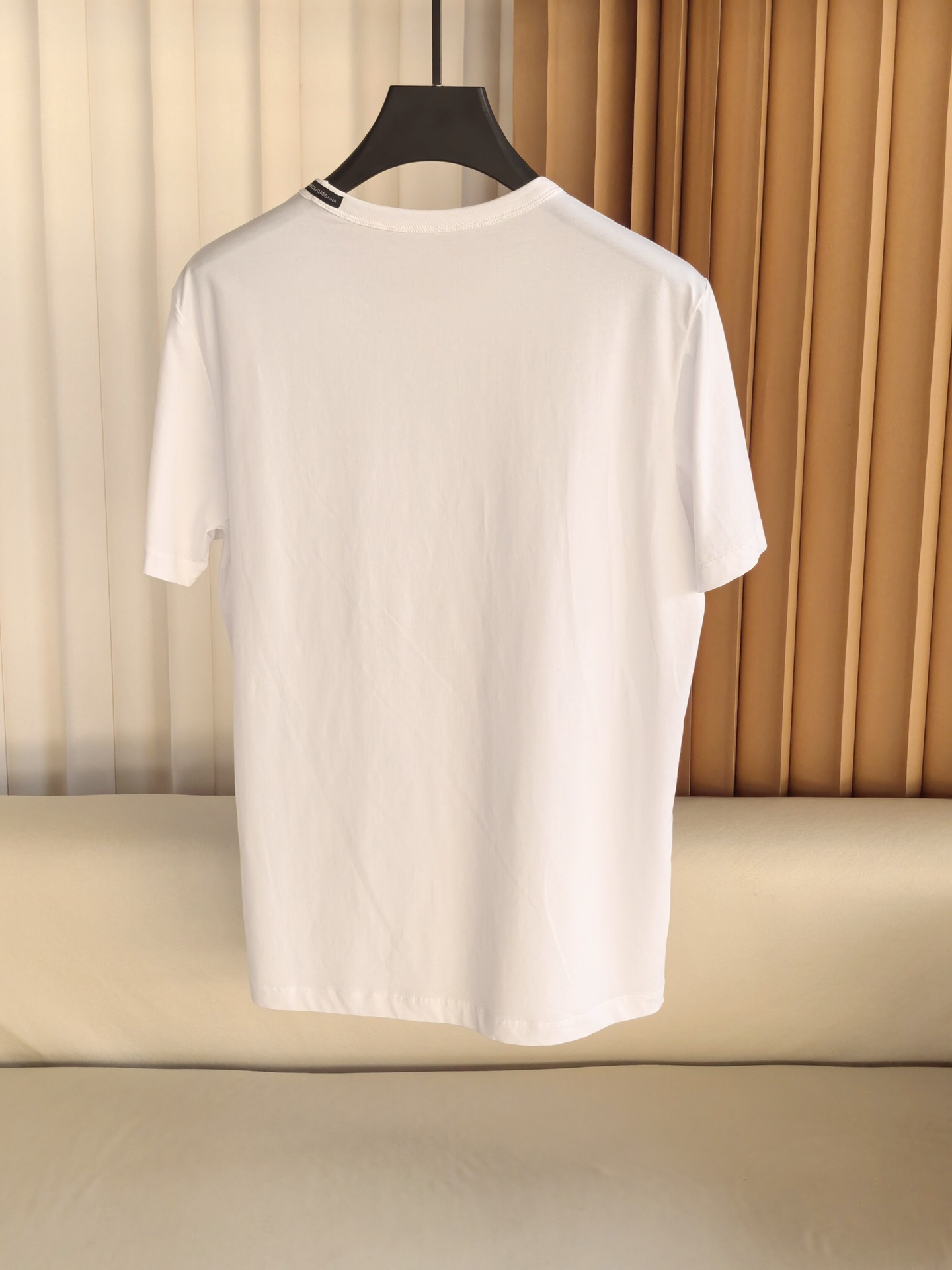 Dolce & Gabban*.DG，杜嘉班纳男士百搭短袖 T 恤，时尚休闲造型理想之选。风尚男士常备单