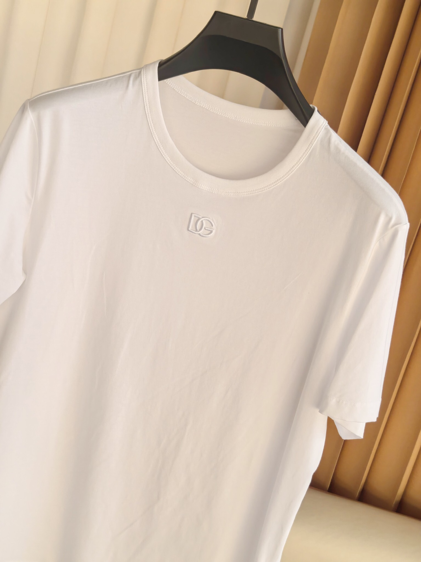 Dolce & Gabban*.DG，杜嘉班纳男士百搭短袖 T 恤，时尚休闲造型理想之选。风尚男士常备单