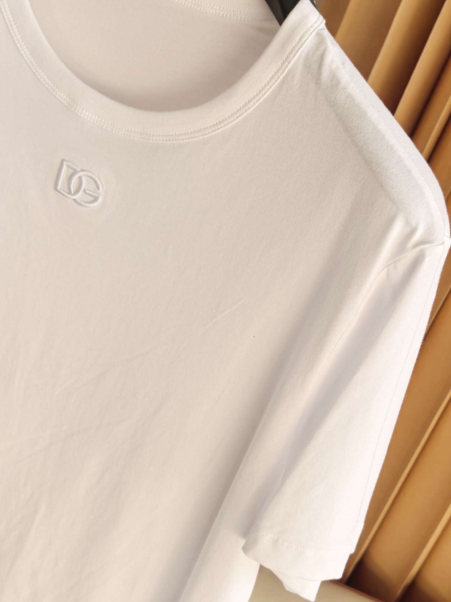 Dolce & Gabban*.DG，杜嘉班纳男士百搭短袖 T 恤，时尚休闲造型理想之选。风尚男士常备单