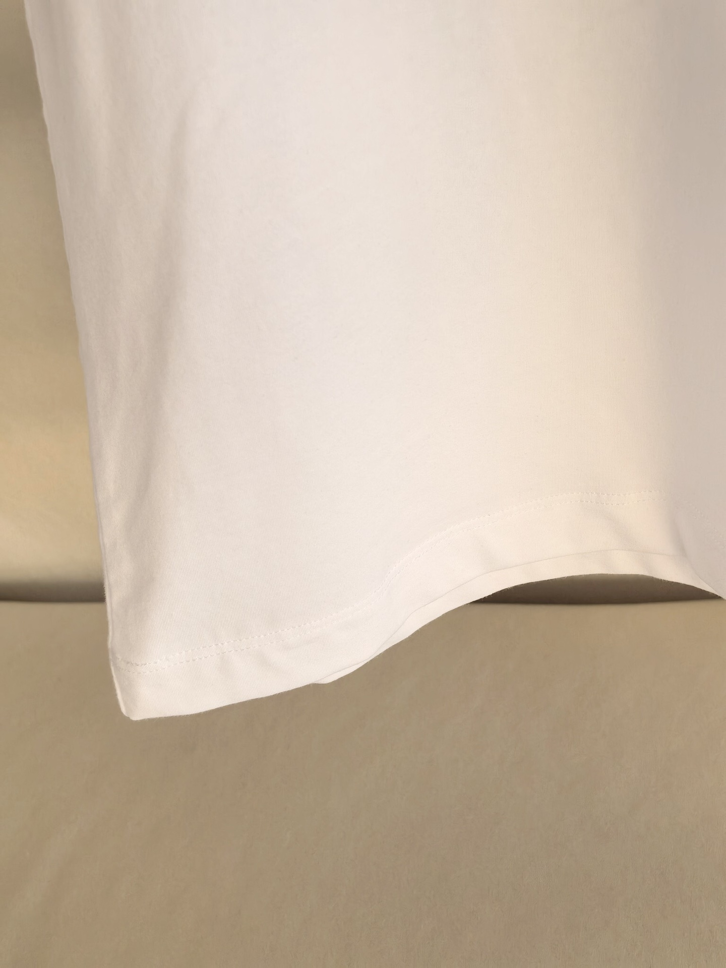 Dolce & Gabban*.DG，杜嘉班纳男士百搭短袖 T 恤，时尚休闲造型理想之选。风尚男士常备单