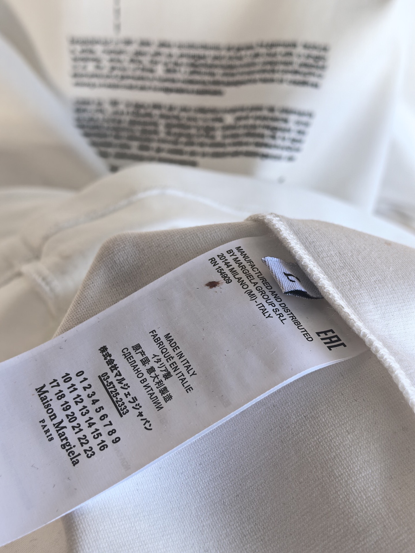 MM6，马吉拉2026印花双面布短袖，质感与设计的双重进阶，甄选高支双面布面料，采用双股织造工艺，一面细