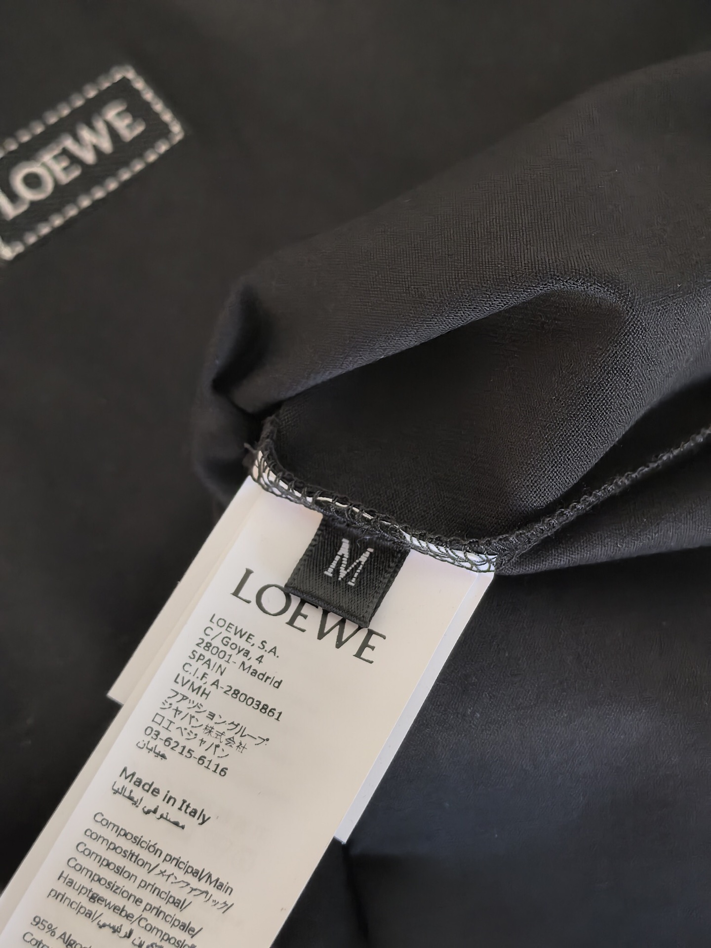 LOEWE 罗意威刺绣圆领T恤，甄选彪马棉面料，兼具柔软亲肤的触感与挺括不易变形的特性，透气排汗。前胸简