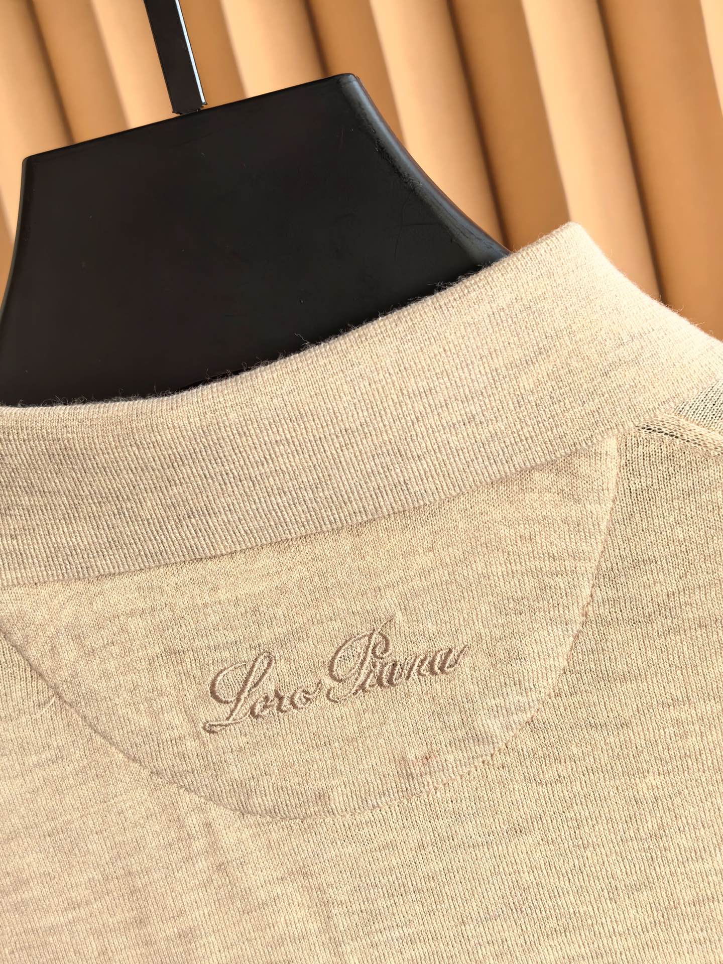 Lori Piana，Loro Piana，2026新款诺U翩雅天丝羊毛珠地，藏在肌理里的奢雅。精选天丝